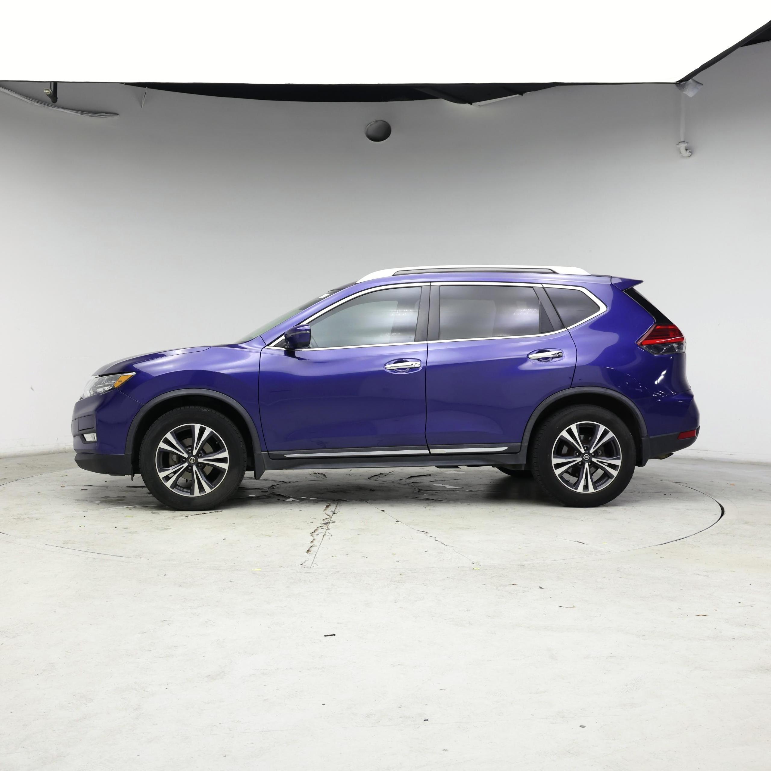 Thumbnail: 2017 Nissan Rogue - 3