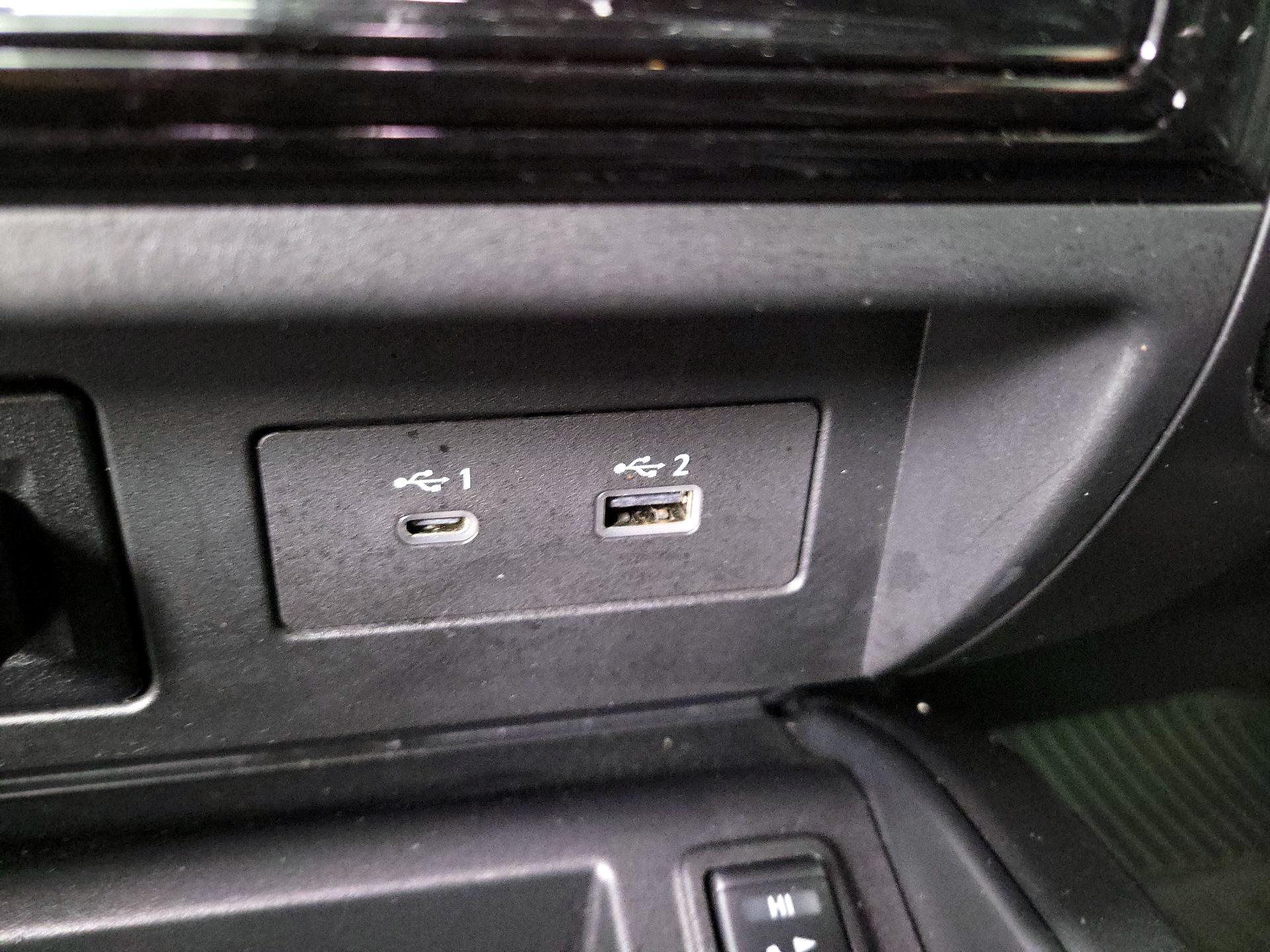 Thumbnail: 2020 Nissan Titan - 19