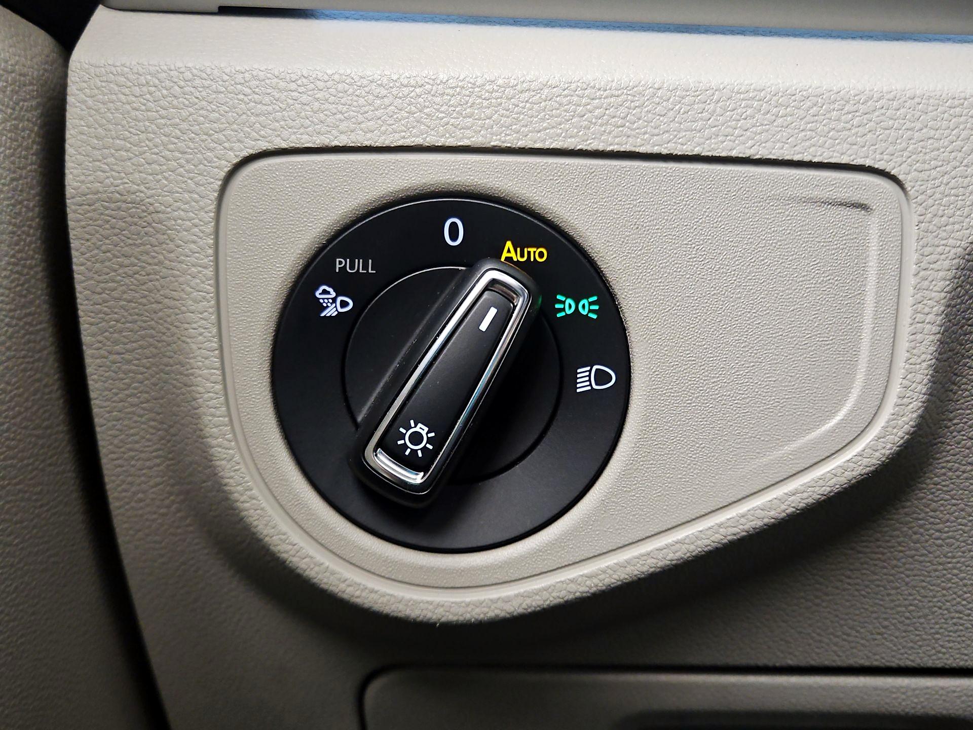 Thumbnail: 2021 Volkswagen Atlas - 13