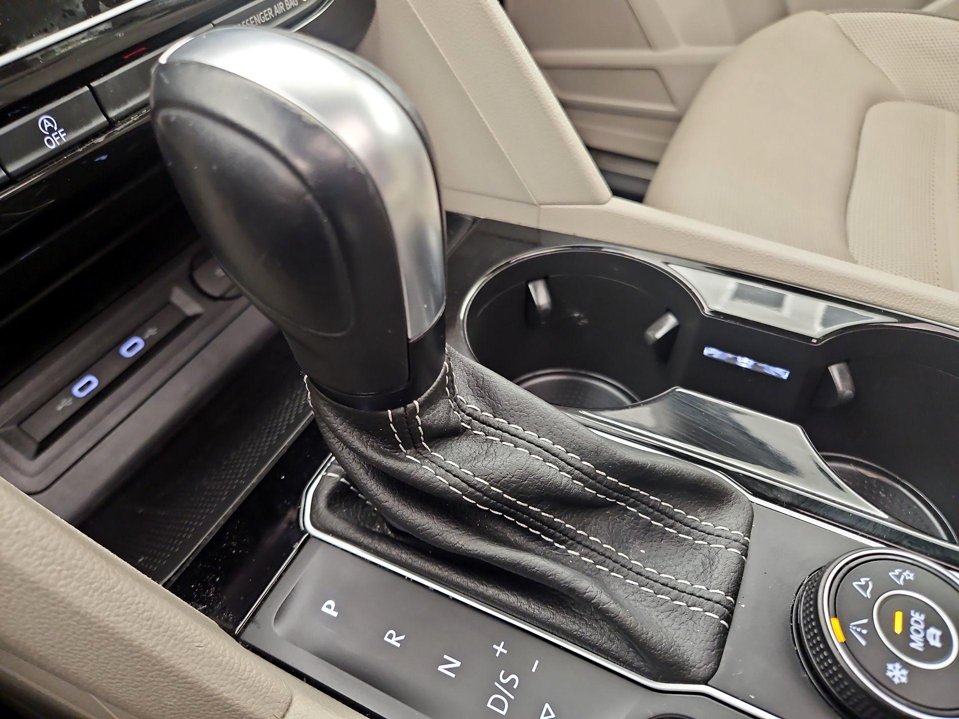 Thumbnail: 2021 Volkswagen Atlas - 17