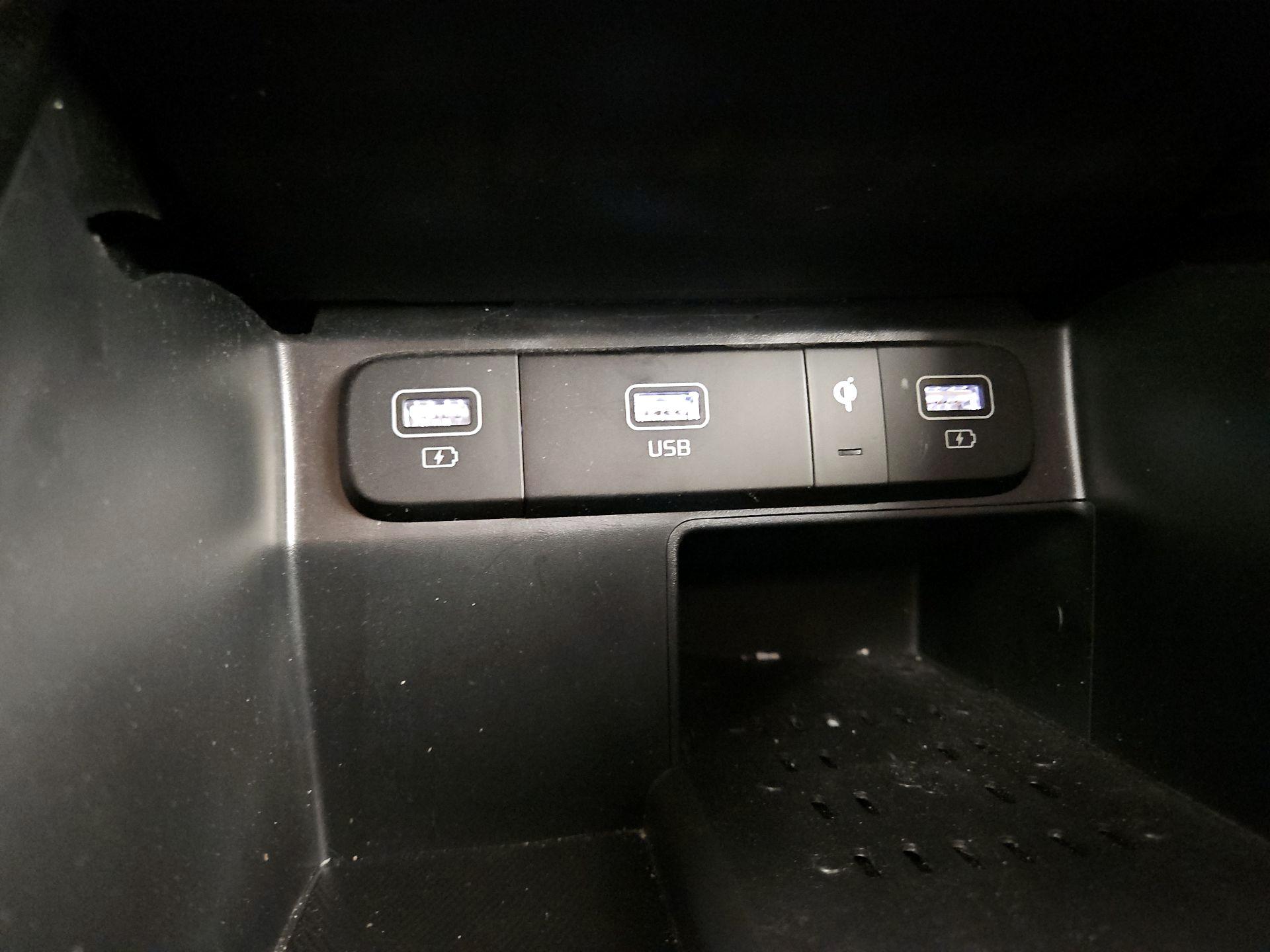 Thumbnail: 2022 Kia Sorento - 19