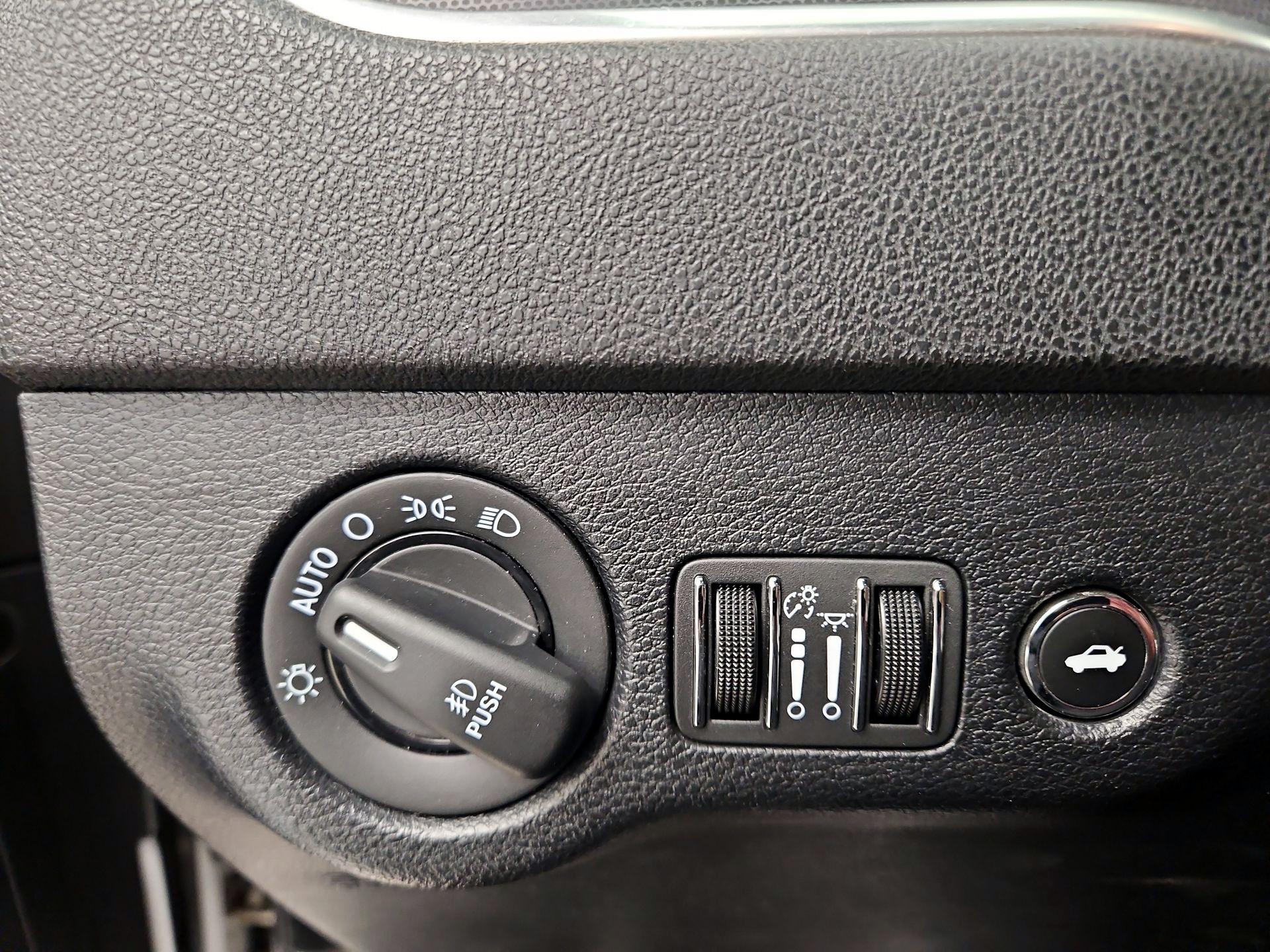 Thumbnail: 2018 Dodge Charger - 13