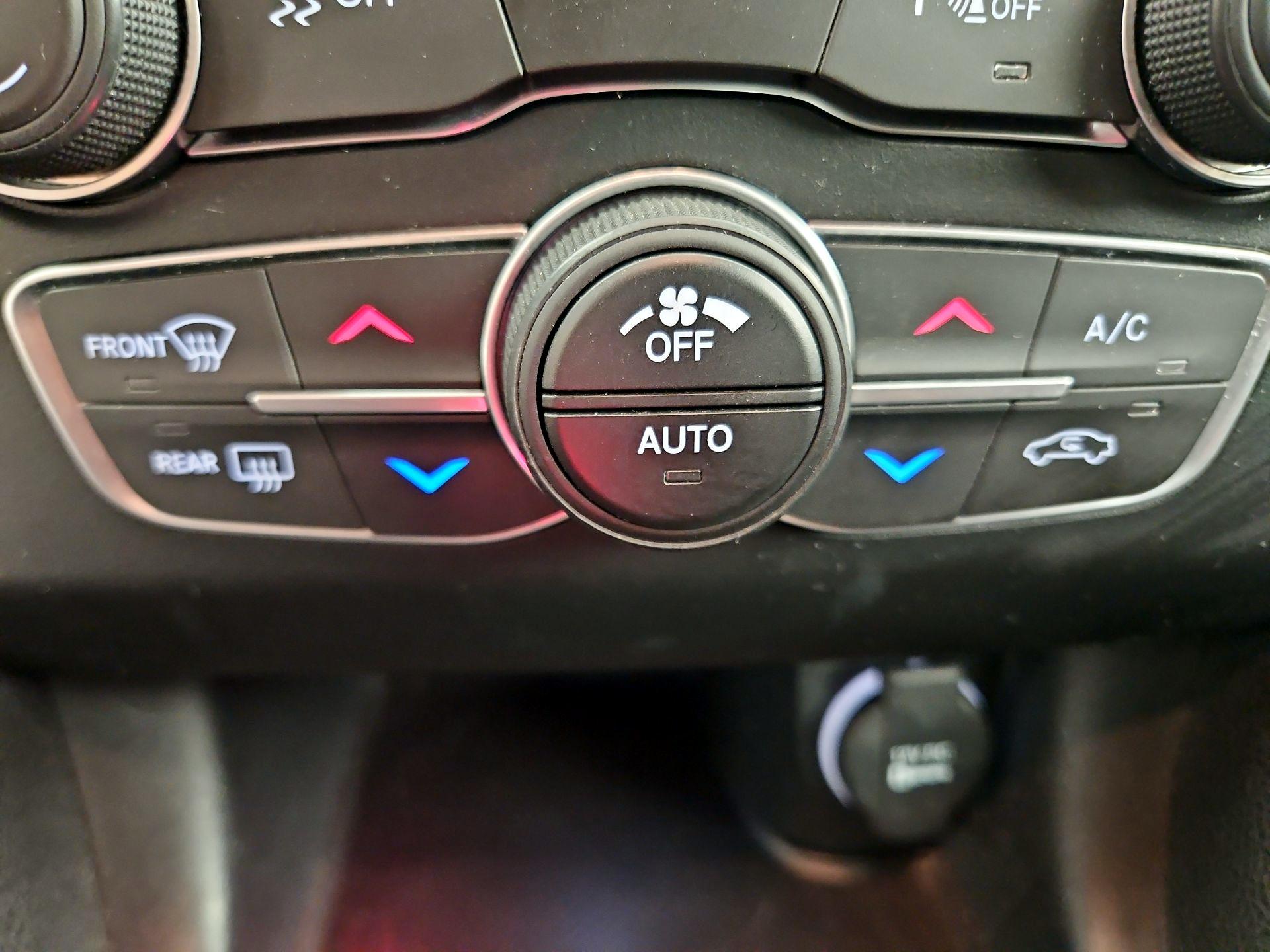 Thumbnail: 2018 Dodge Charger - 16