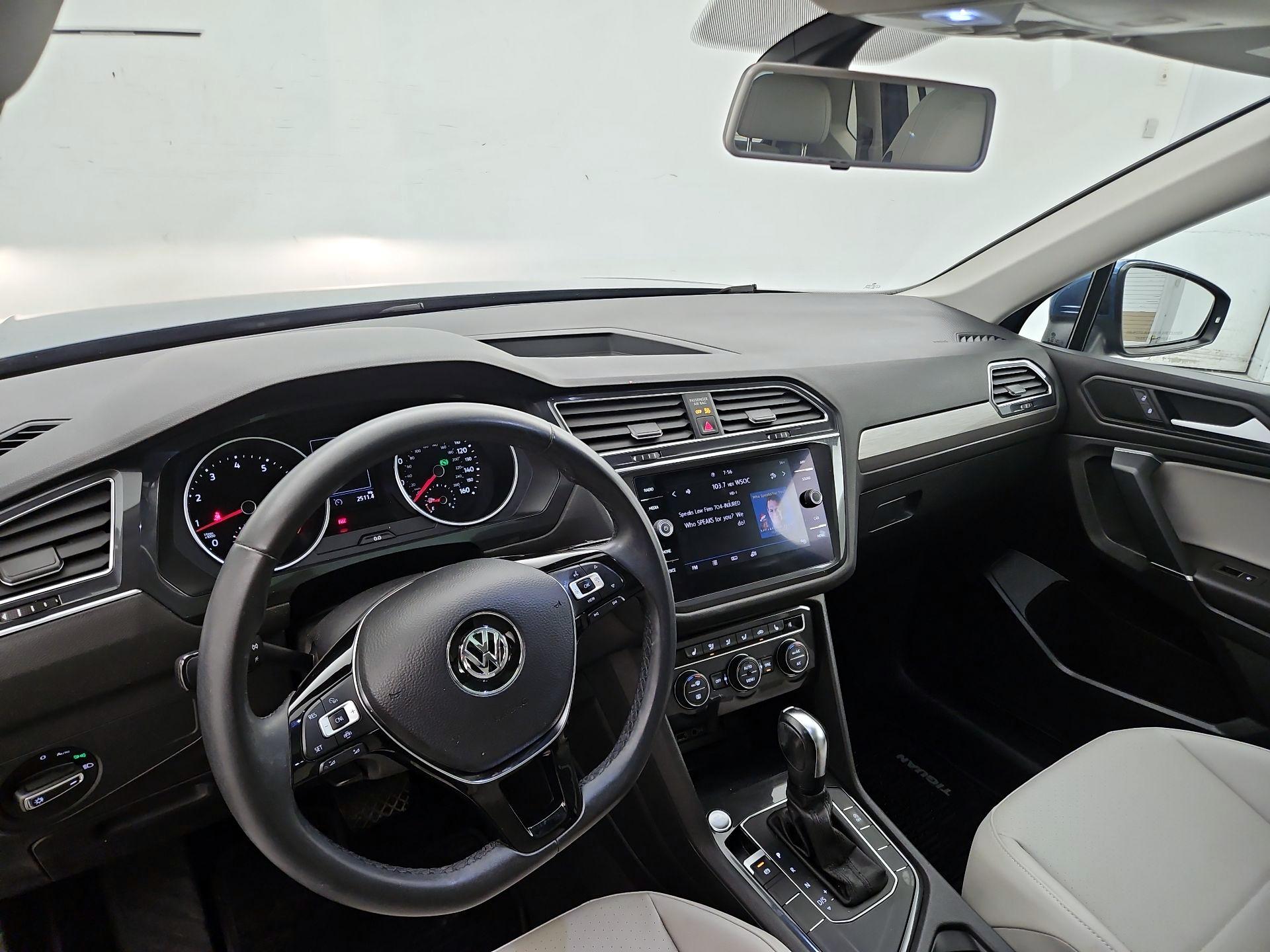 Thumbnail: 2020 Volkswagen Tiguan - 9