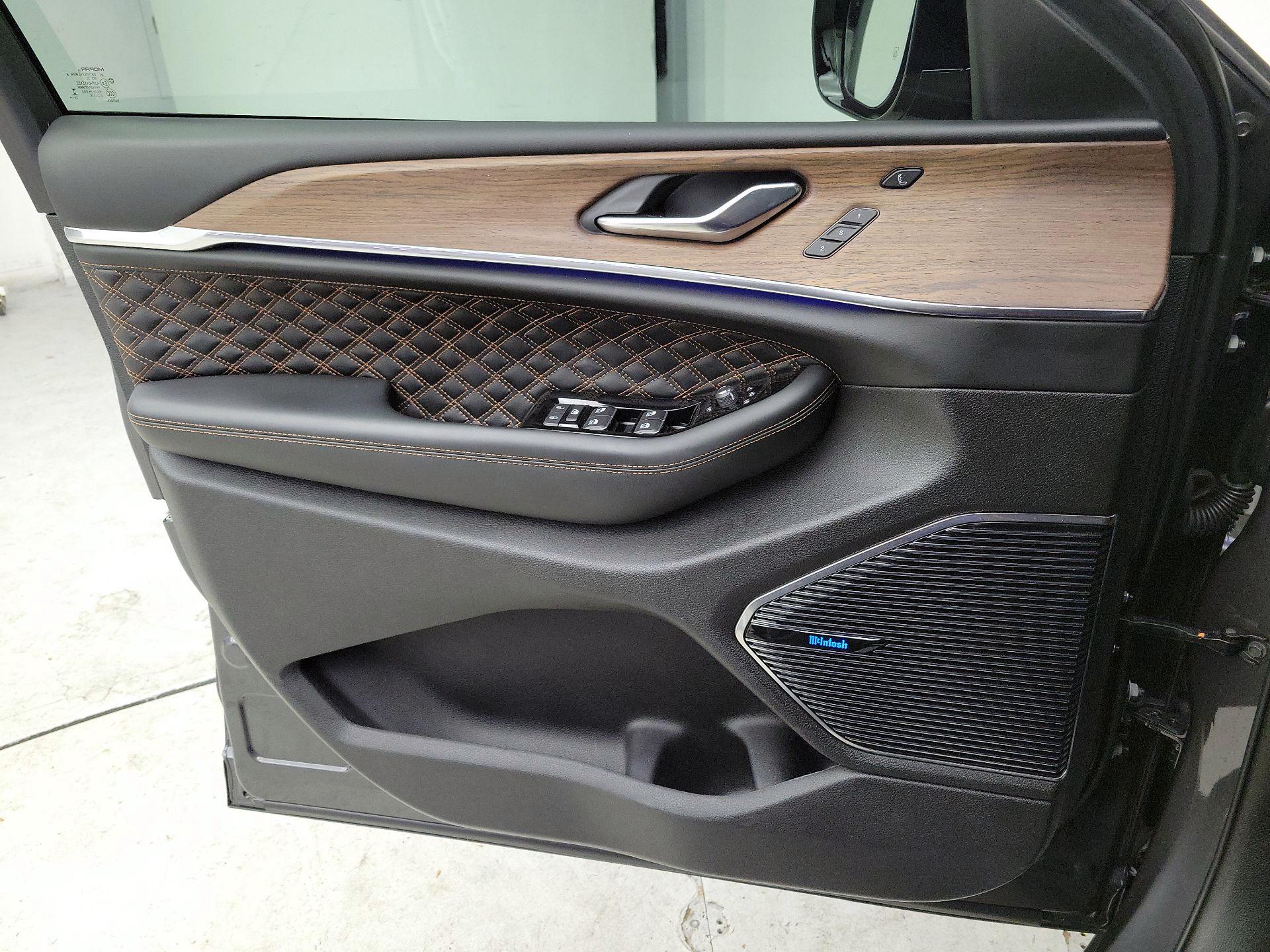 Thumbnail: 2024 Jeep Grand Cherokee - 12