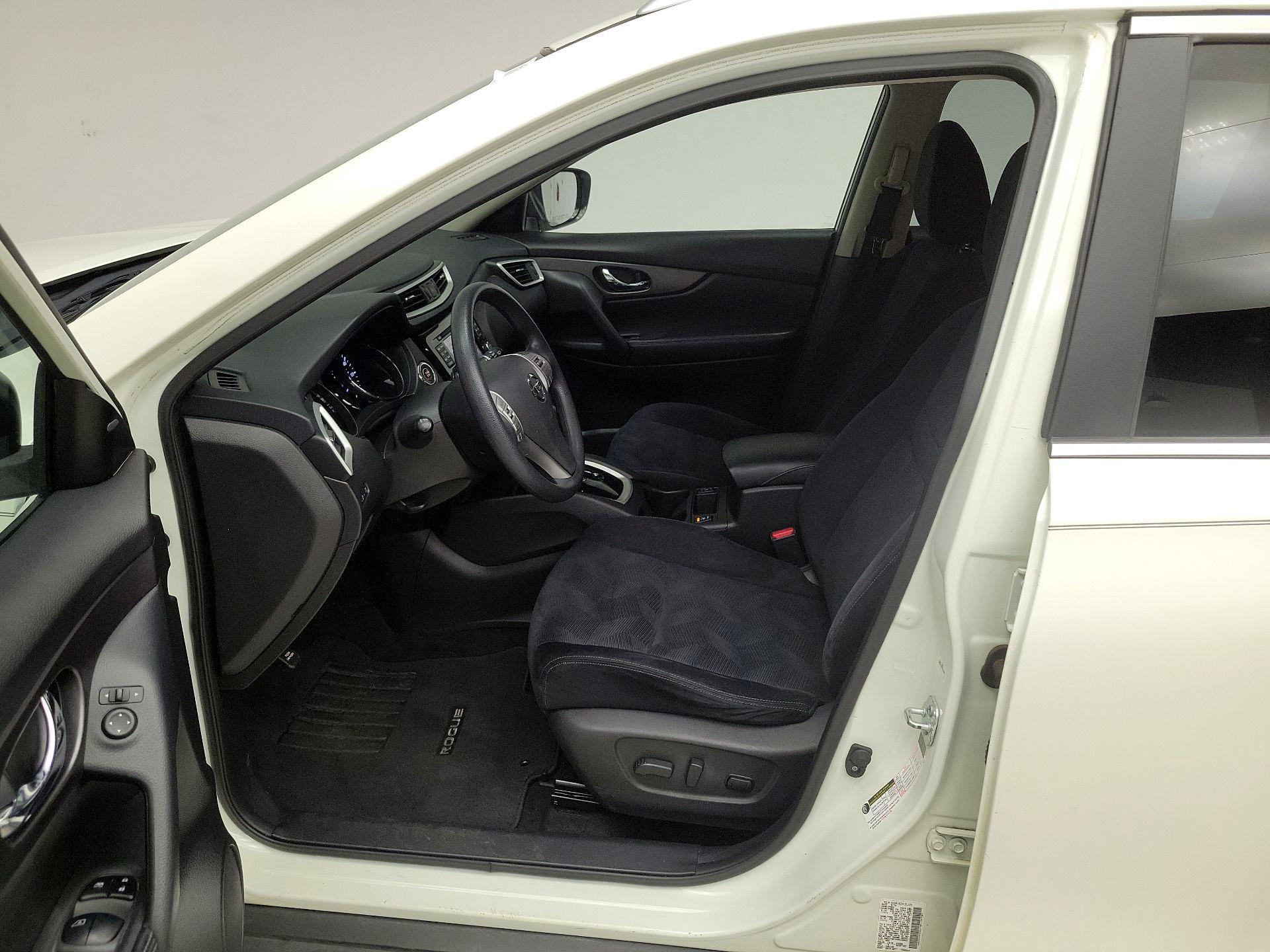 Thumbnail: 2016 Nissan Rogue - 11