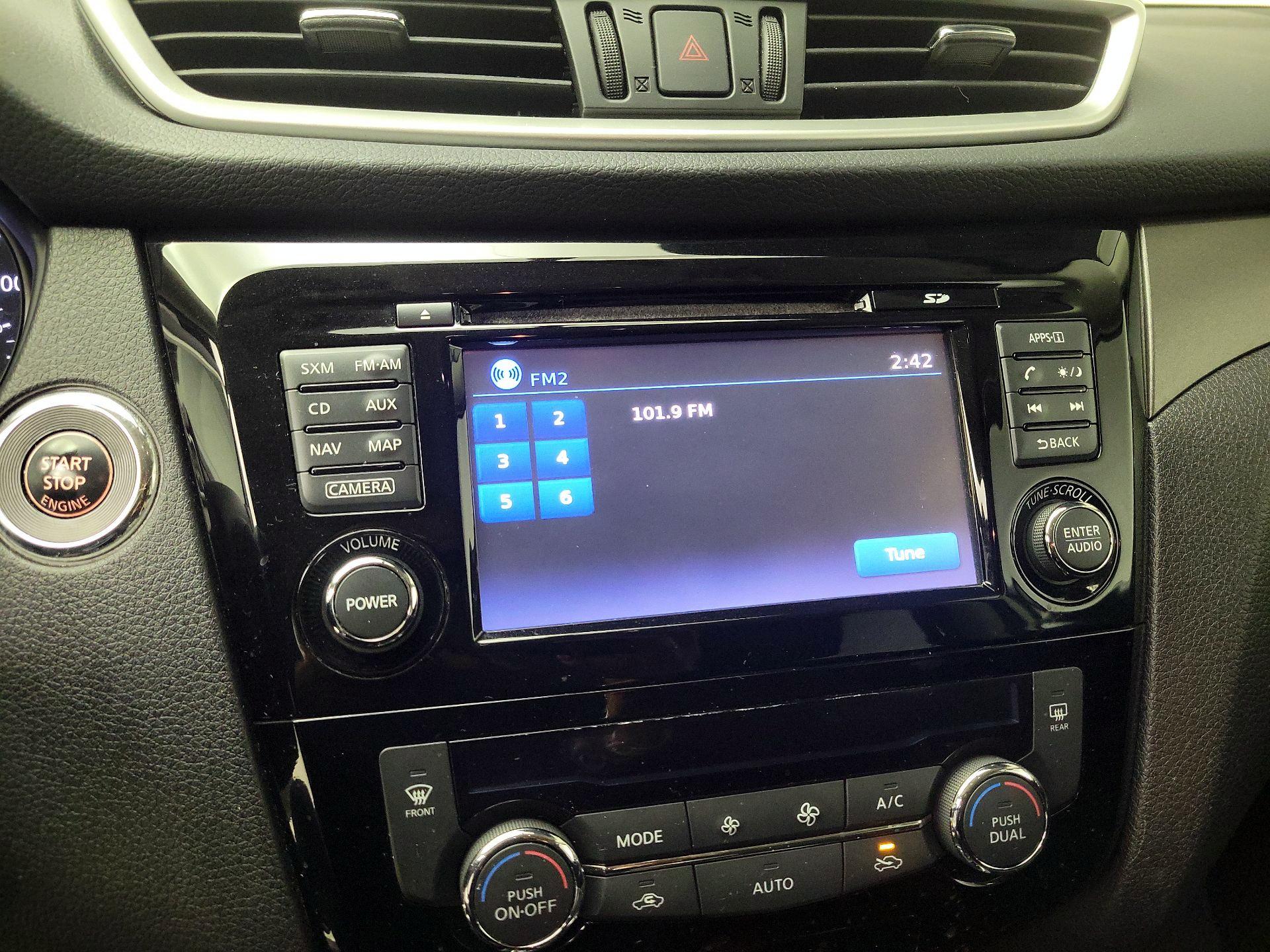 Thumbnail: 2016 Nissan Rogue - 16