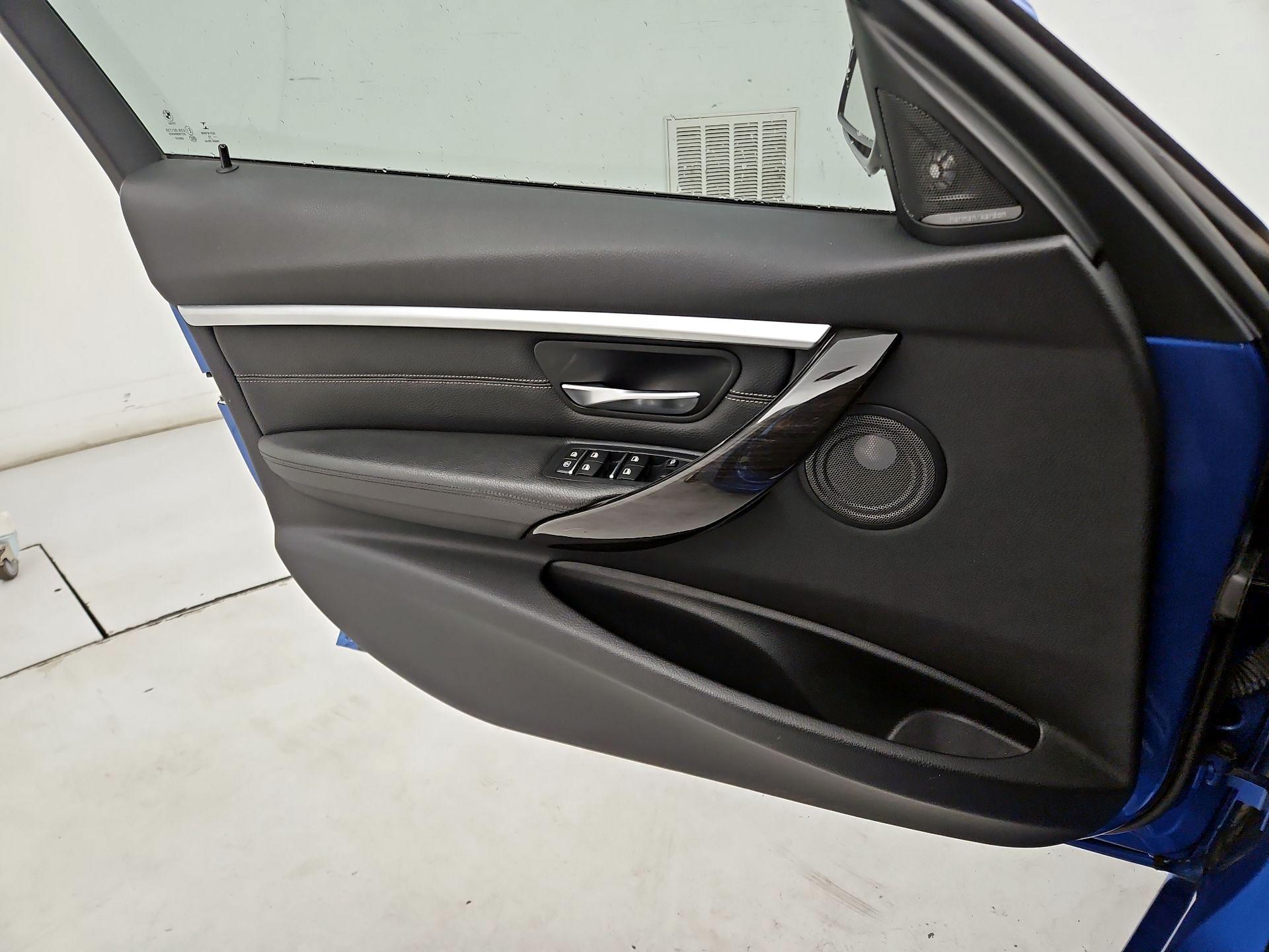 Thumbnail: 2016 BMW 3 Series - 12