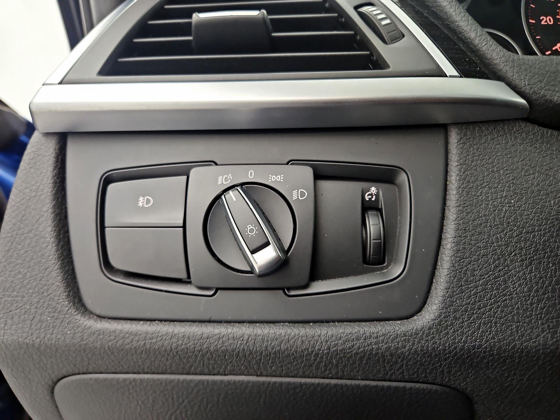 Thumbnail: 2016 BMW 3 Series - 13