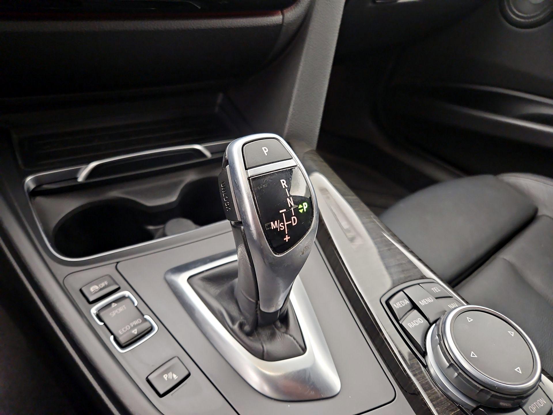 Thumbnail: 2016 BMW 3 Series - 17