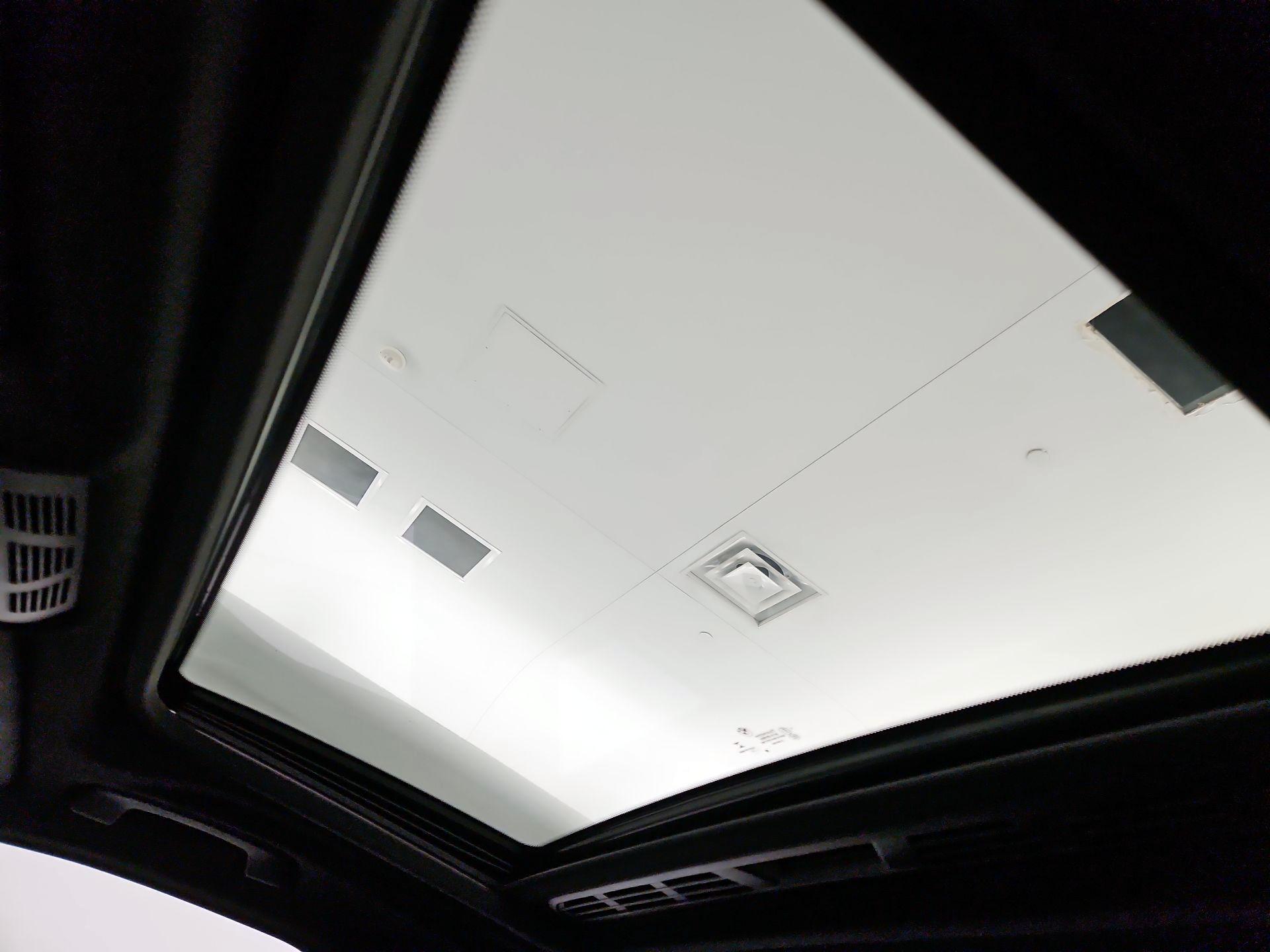 Thumbnail: 2016 BMW 3 Series - 18