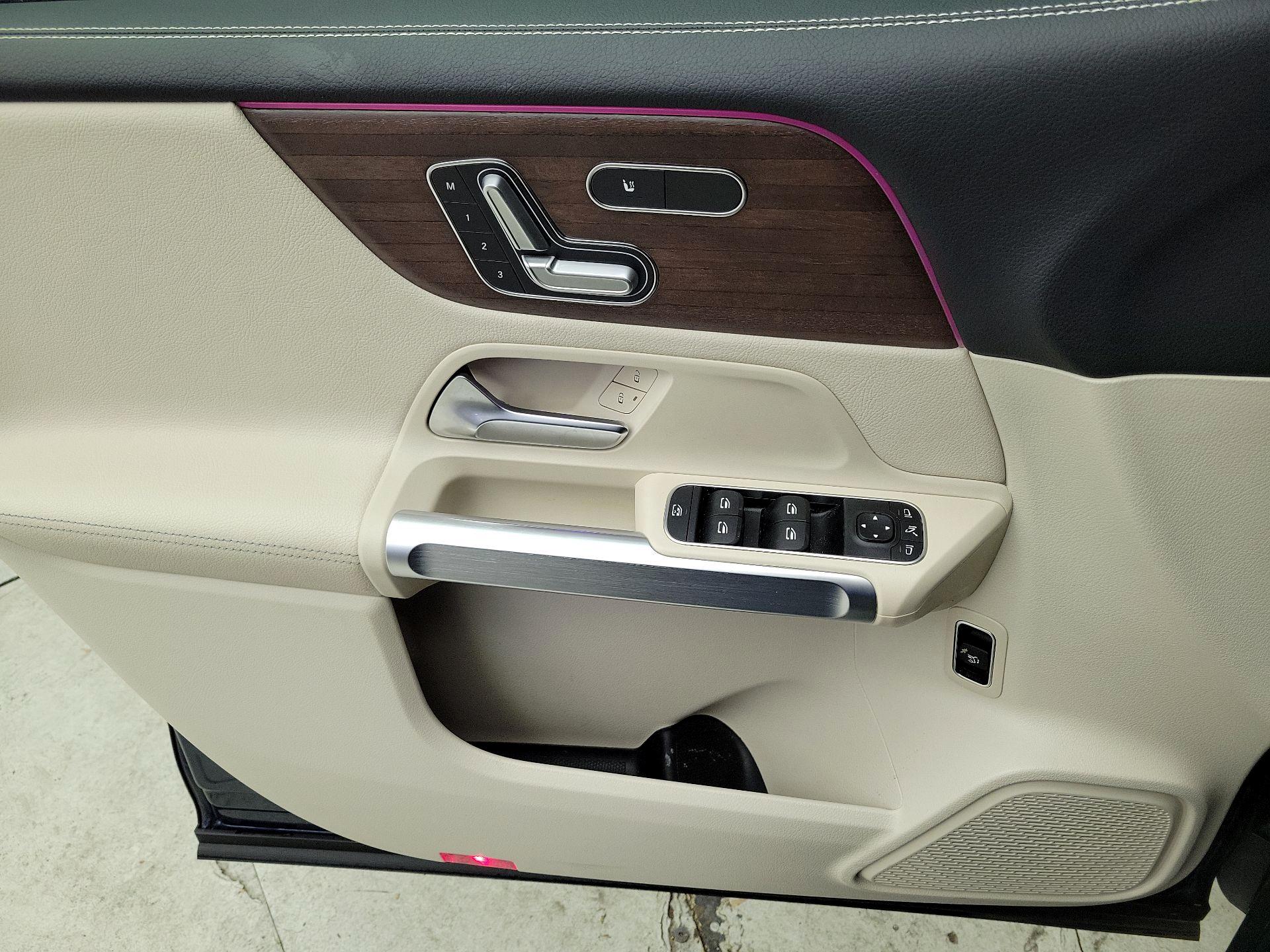 Thumbnail: 2023 Mercedes-Benz GLB - 12