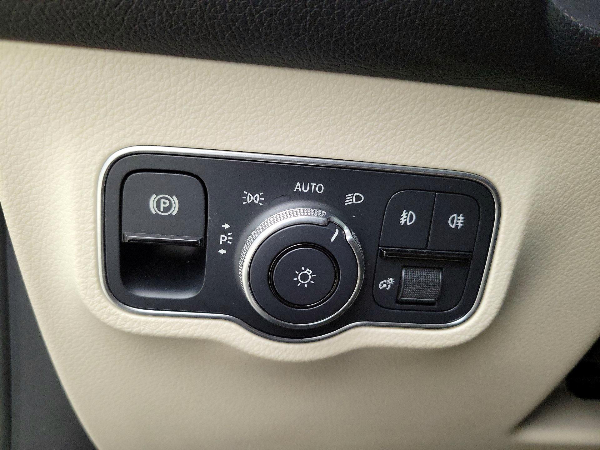 Thumbnail: 2023 Mercedes-Benz GLB - 13