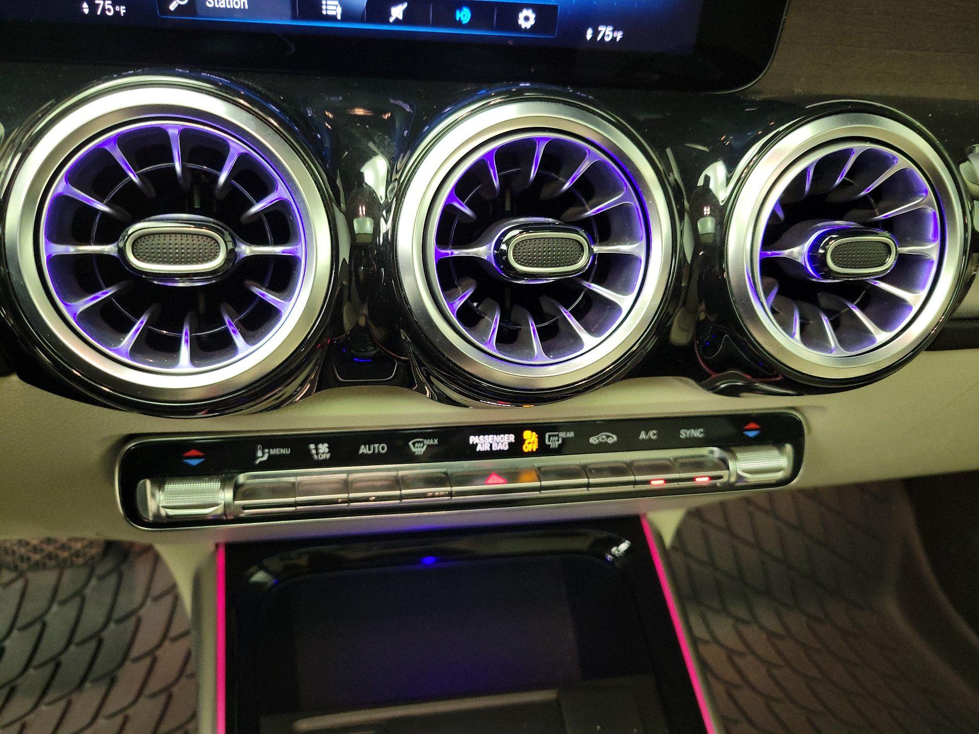 Thumbnail: 2023 Mercedes-Benz GLB - 16