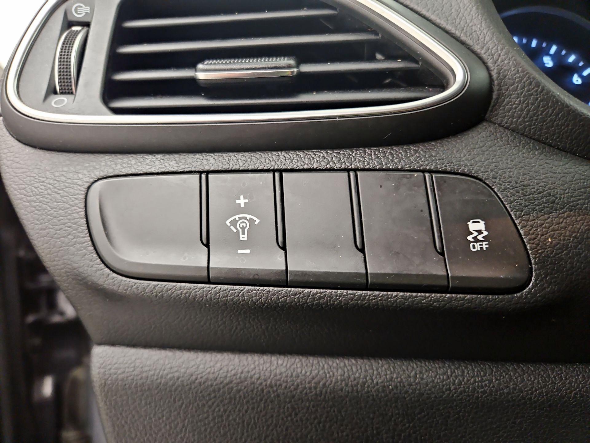 Thumbnail: 2019 Hyundai Elantra - 13