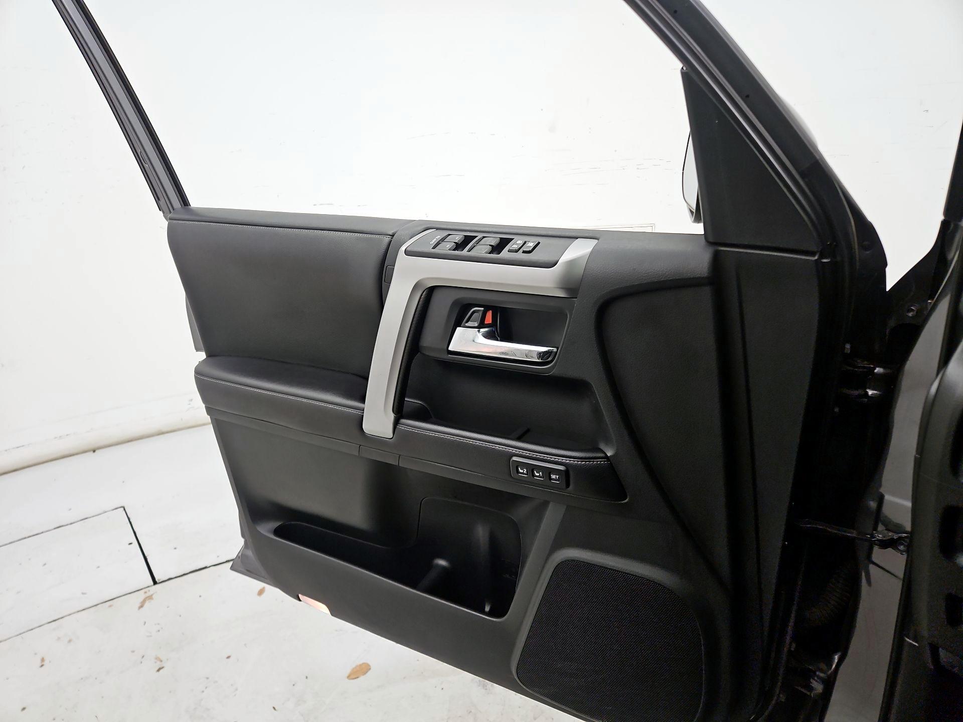 Thumbnail: 2017 Toyota 4Runner - 12