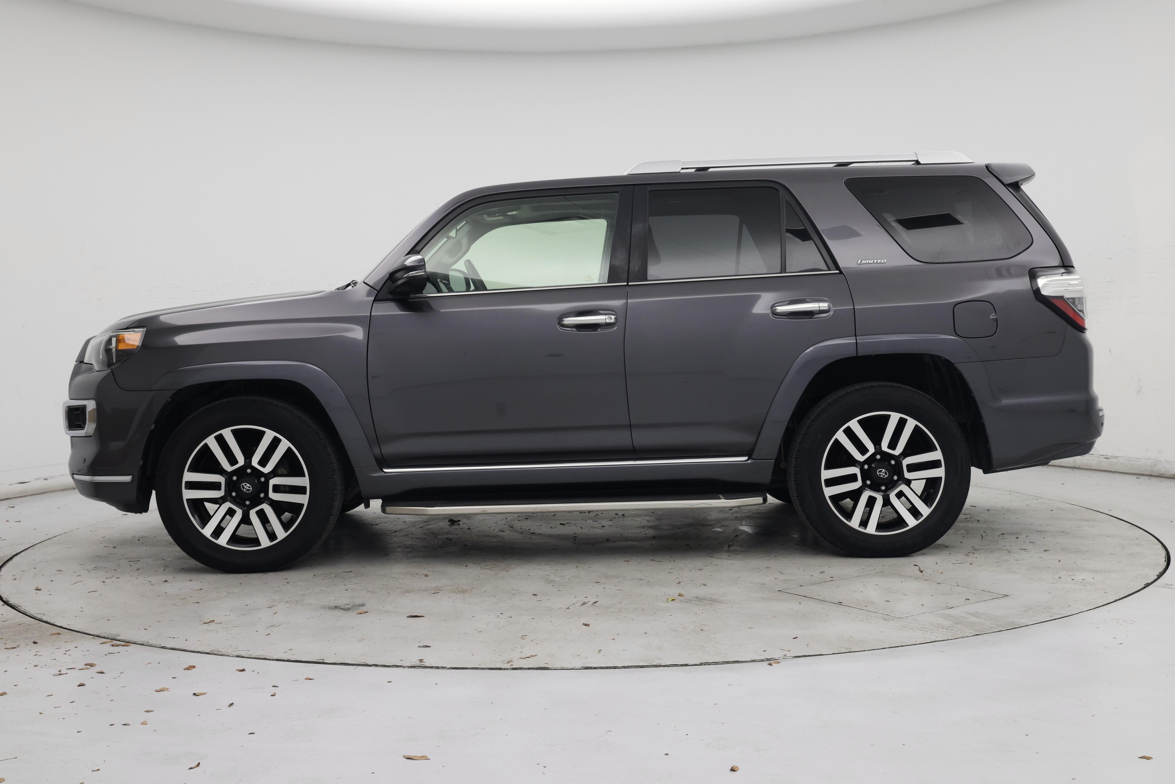 Thumbnail: 2017 Toyota 4Runner - 3