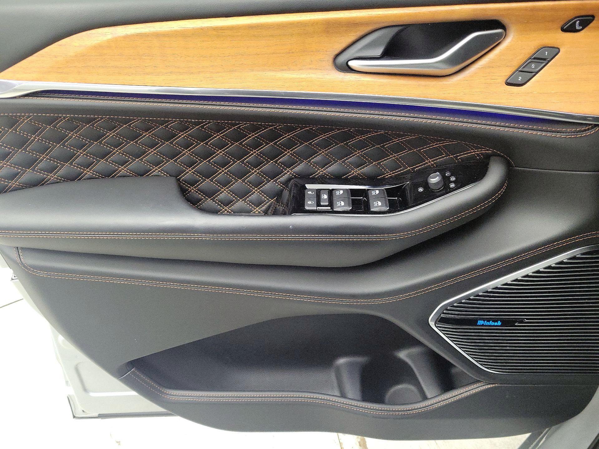 Thumbnail: 2023 Jeep Grand Cherokee - 12