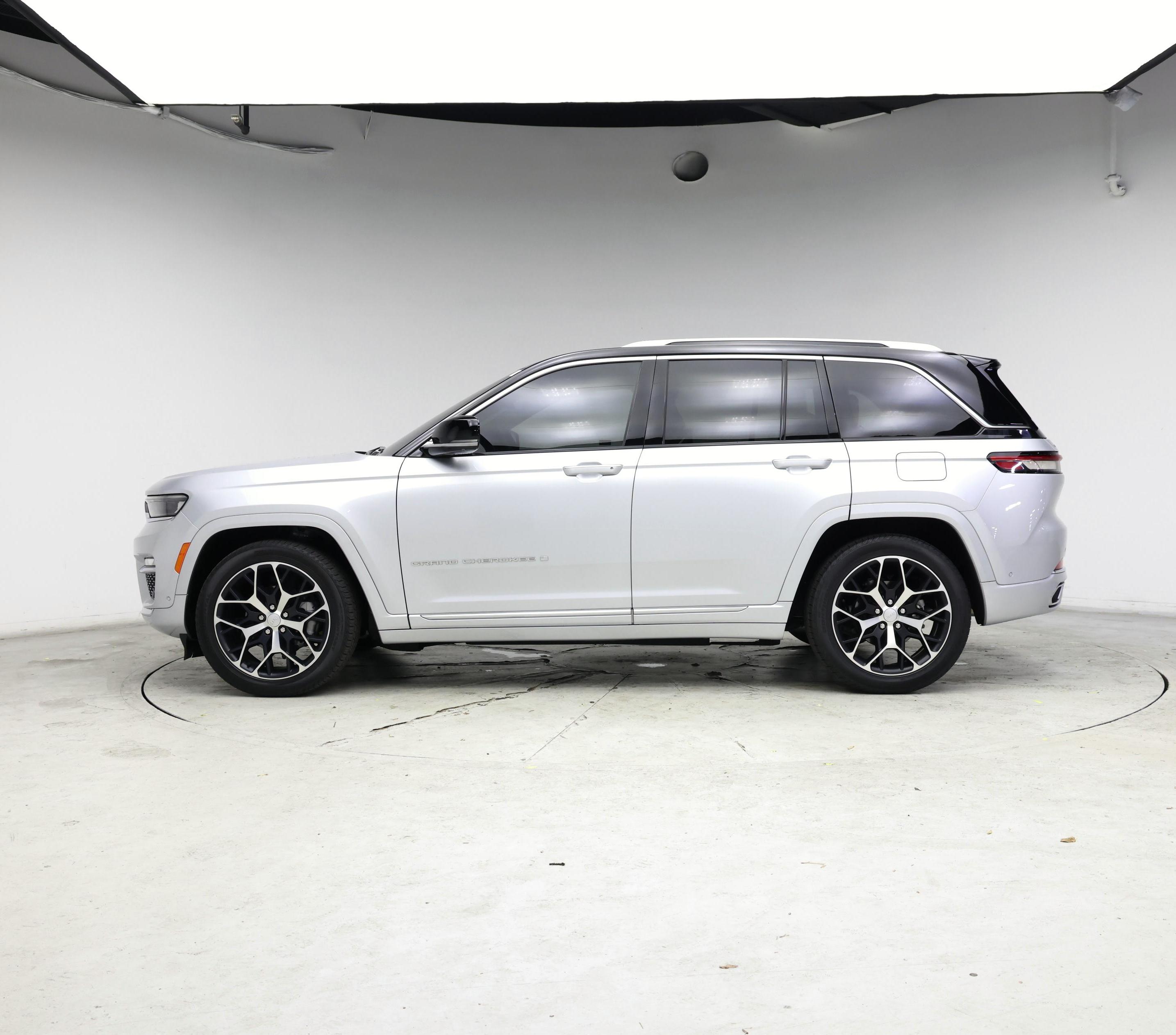 Thumbnail: 2023 Jeep Grand Cherokee - 3