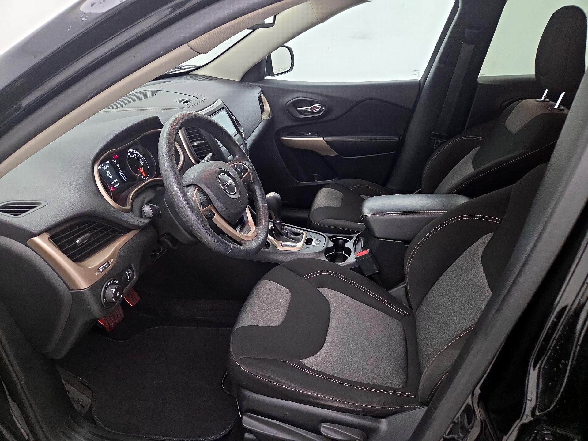 Thumbnail: 2018 Jeep Cherokee - 11