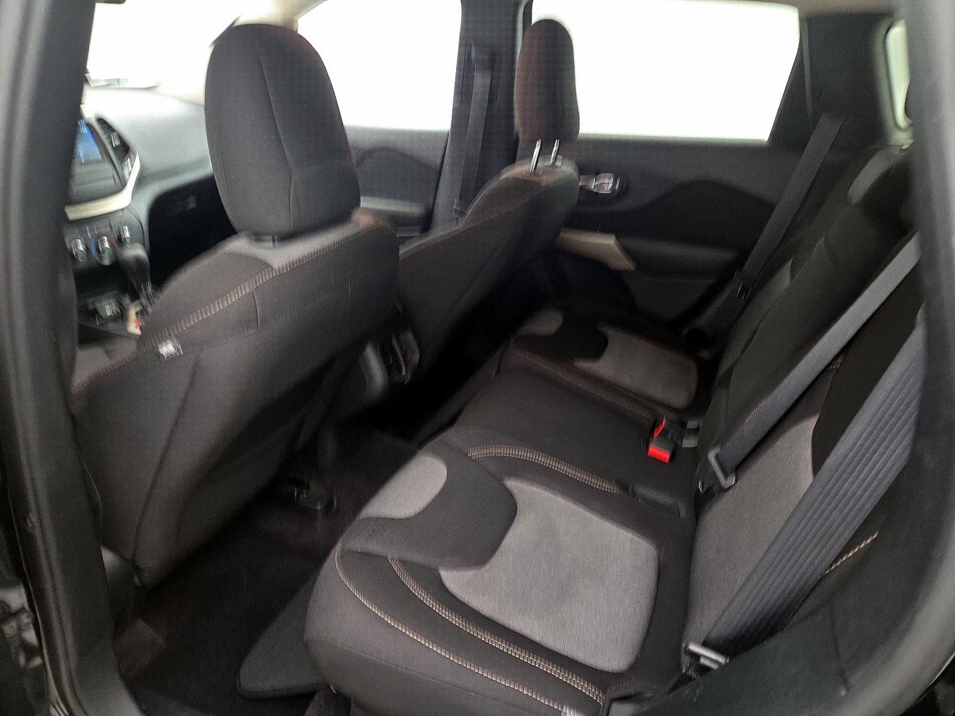 Thumbnail: 2018 Jeep Cherokee - 19