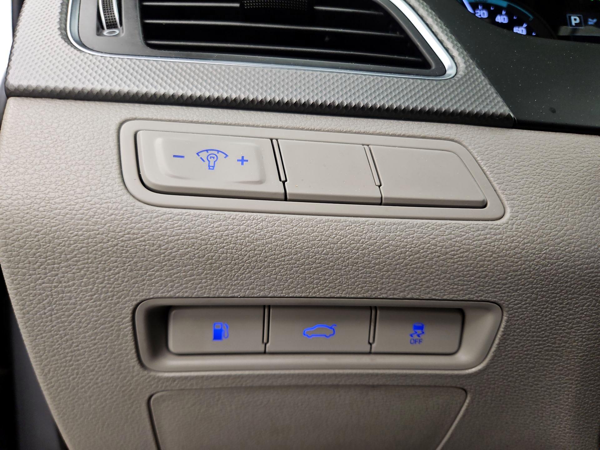 Thumbnail: 2016 Hyundai Sonata - 13