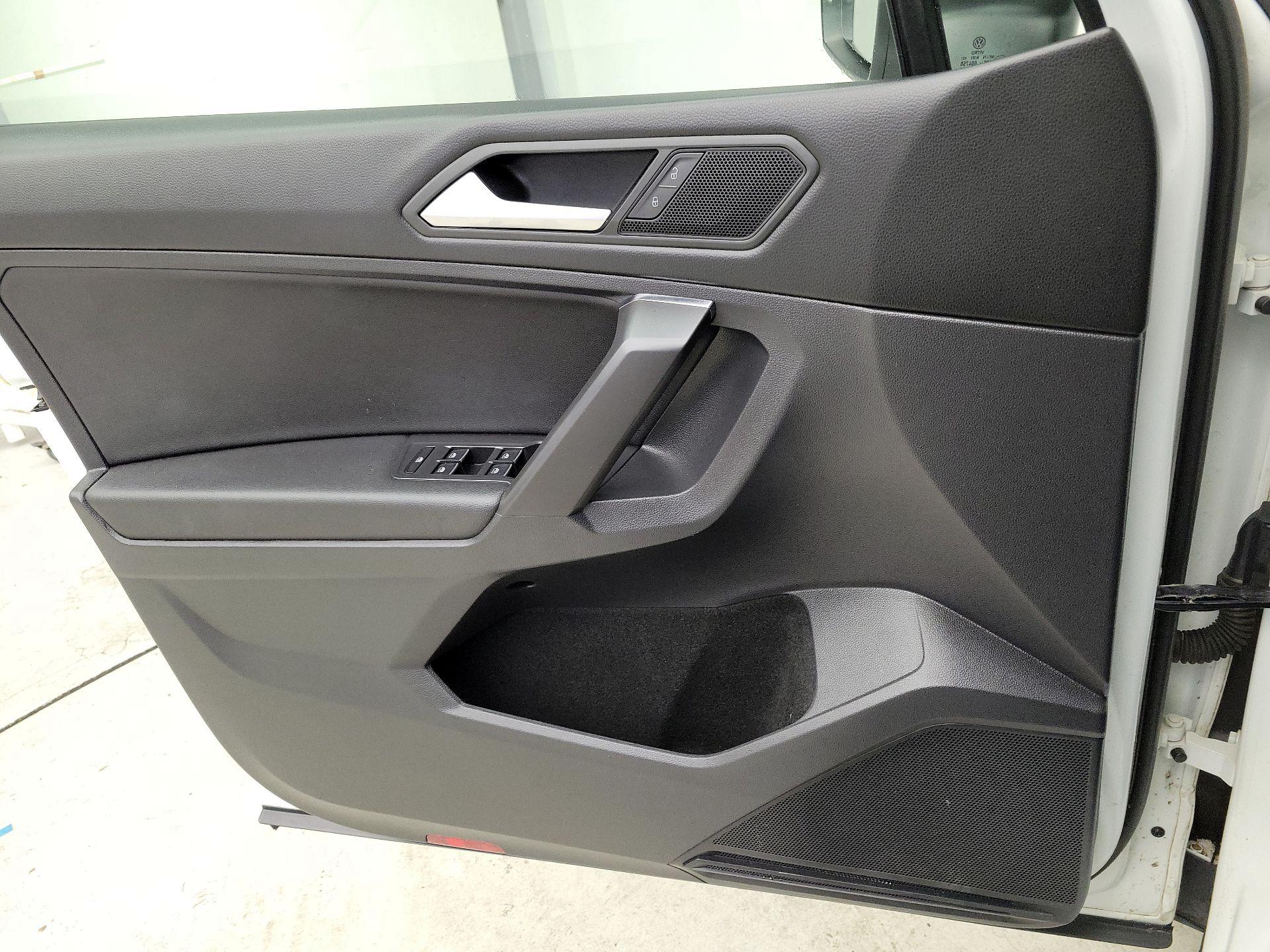 Thumbnail: 2021 Volkswagen Tiguan - 12