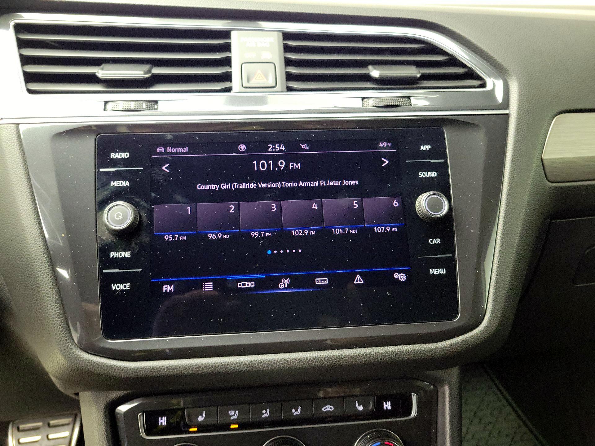 Thumbnail: 2021 Volkswagen Tiguan - 15