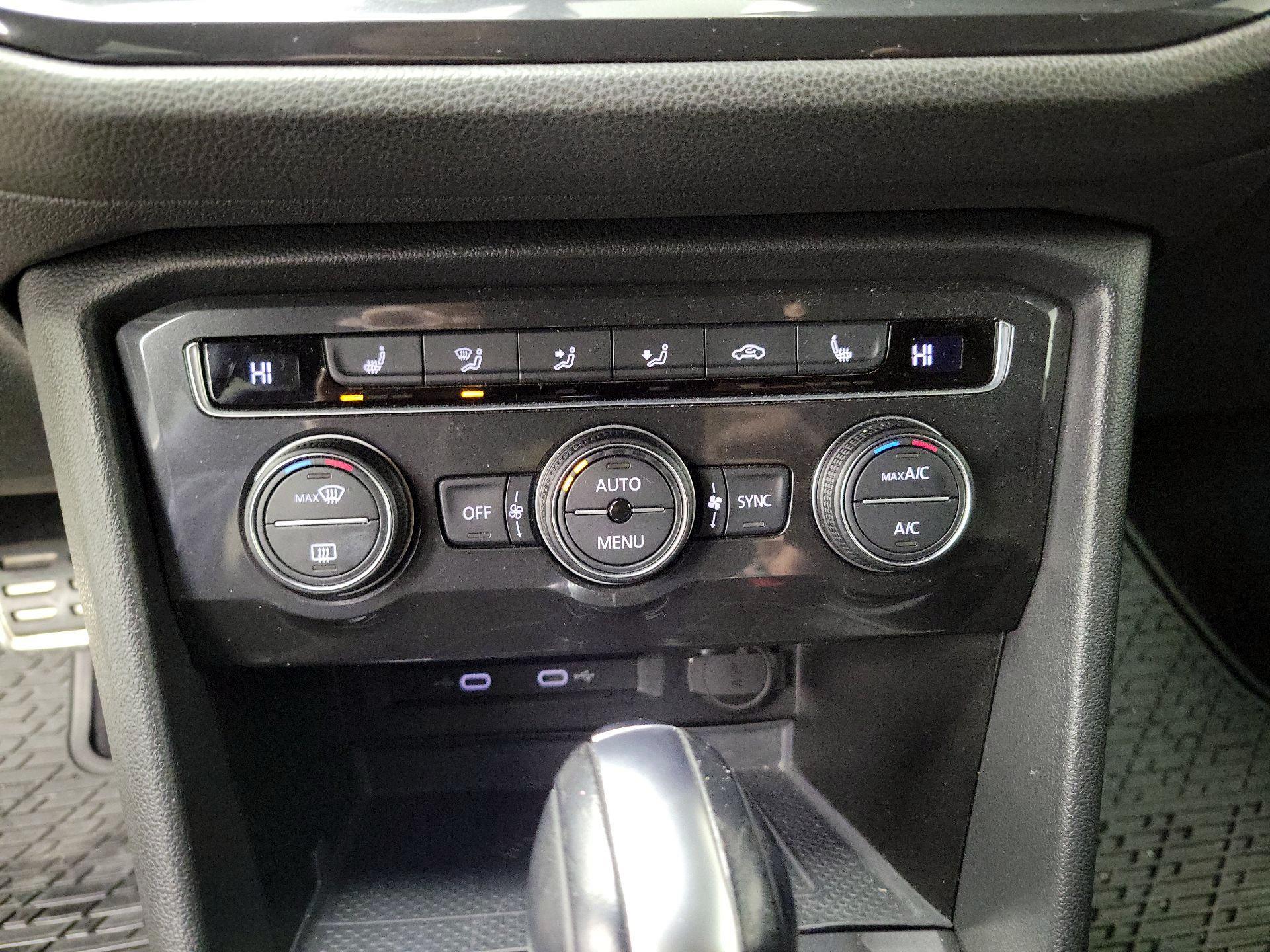 Thumbnail: 2021 Volkswagen Tiguan - 16