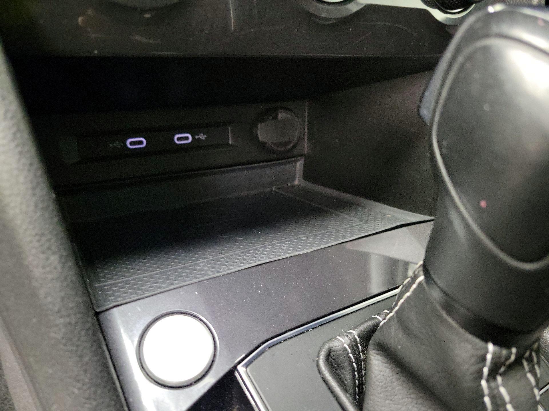 Thumbnail: 2021 Volkswagen Tiguan - 18