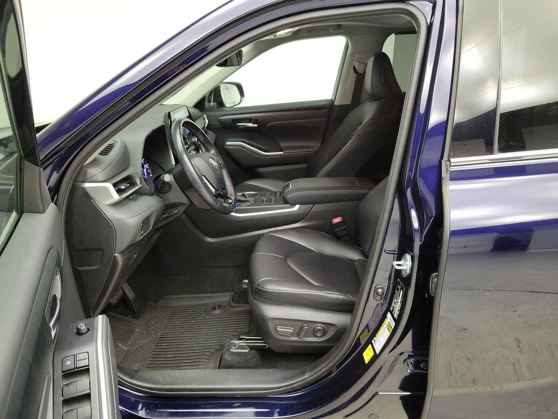 Thumbnail: 2021 Toyota Highlander - 11