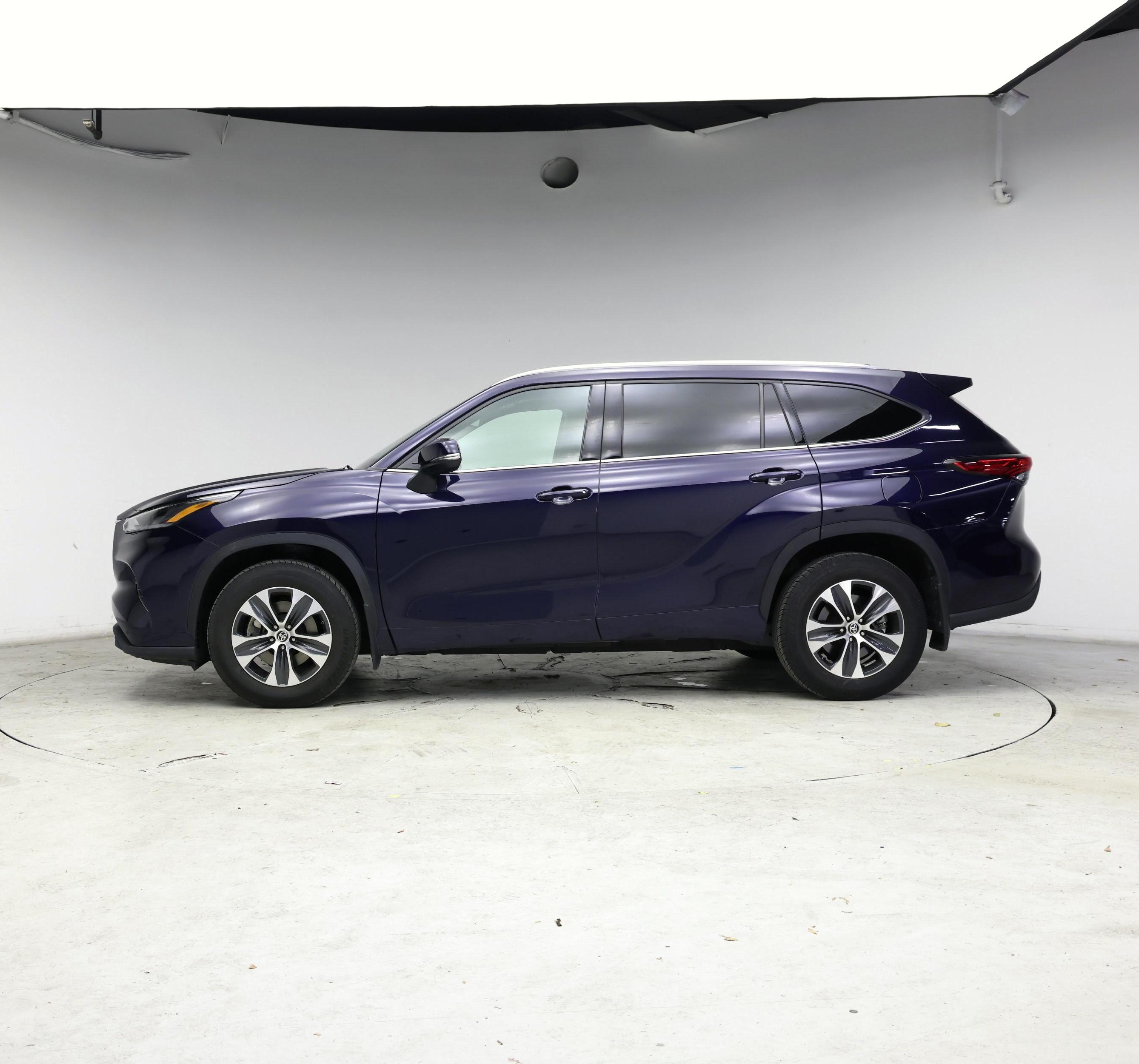 Thumbnail: 2021 Toyota Highlander - 3