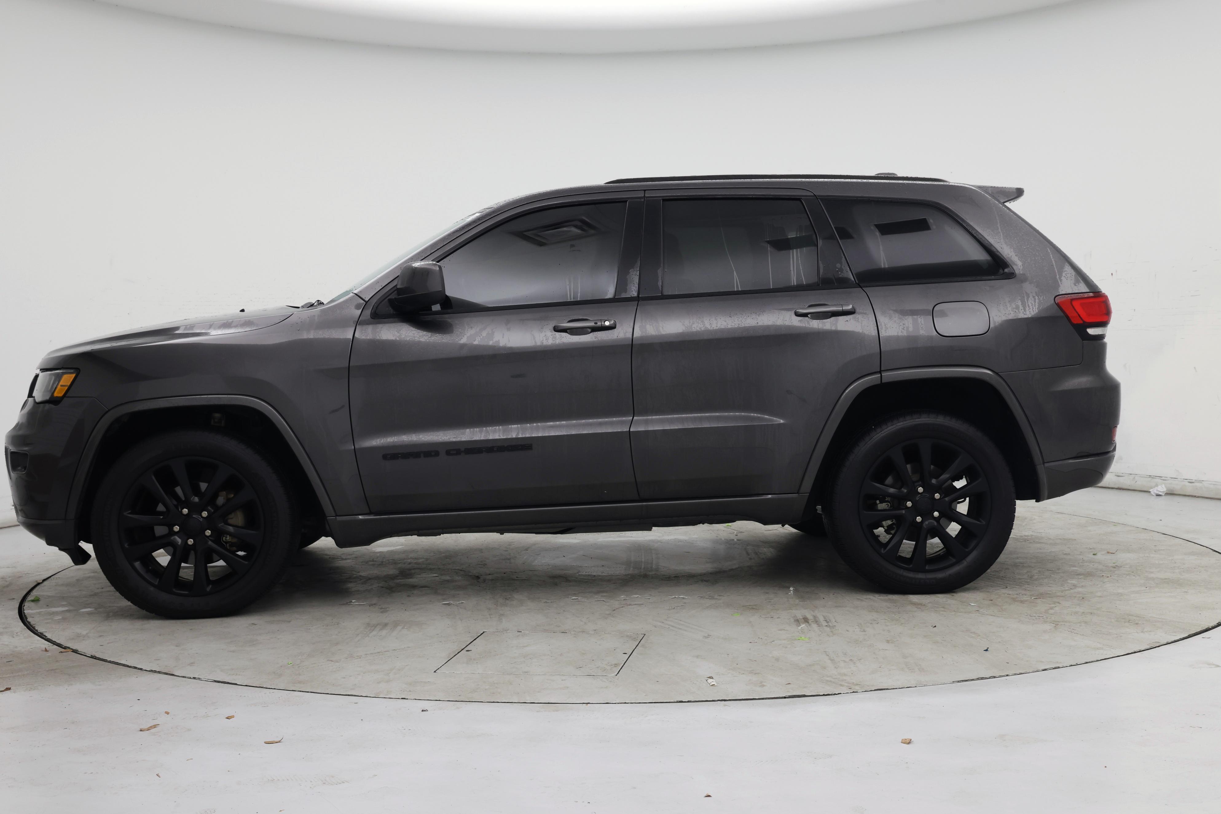 Thumbnail: 2020 Jeep Grand Cherokee - 3