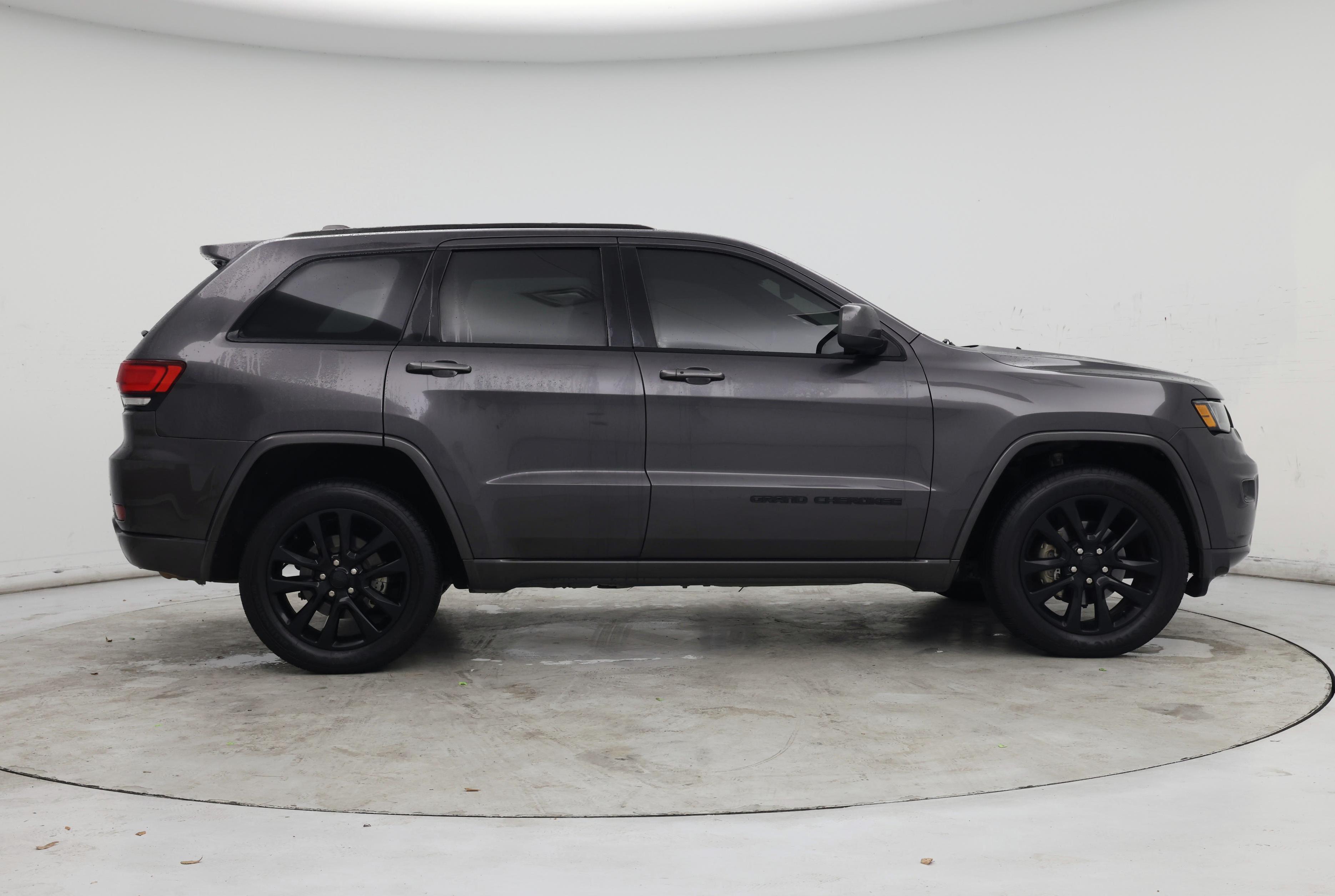 Thumbnail: 2020 Jeep Grand Cherokee - 7