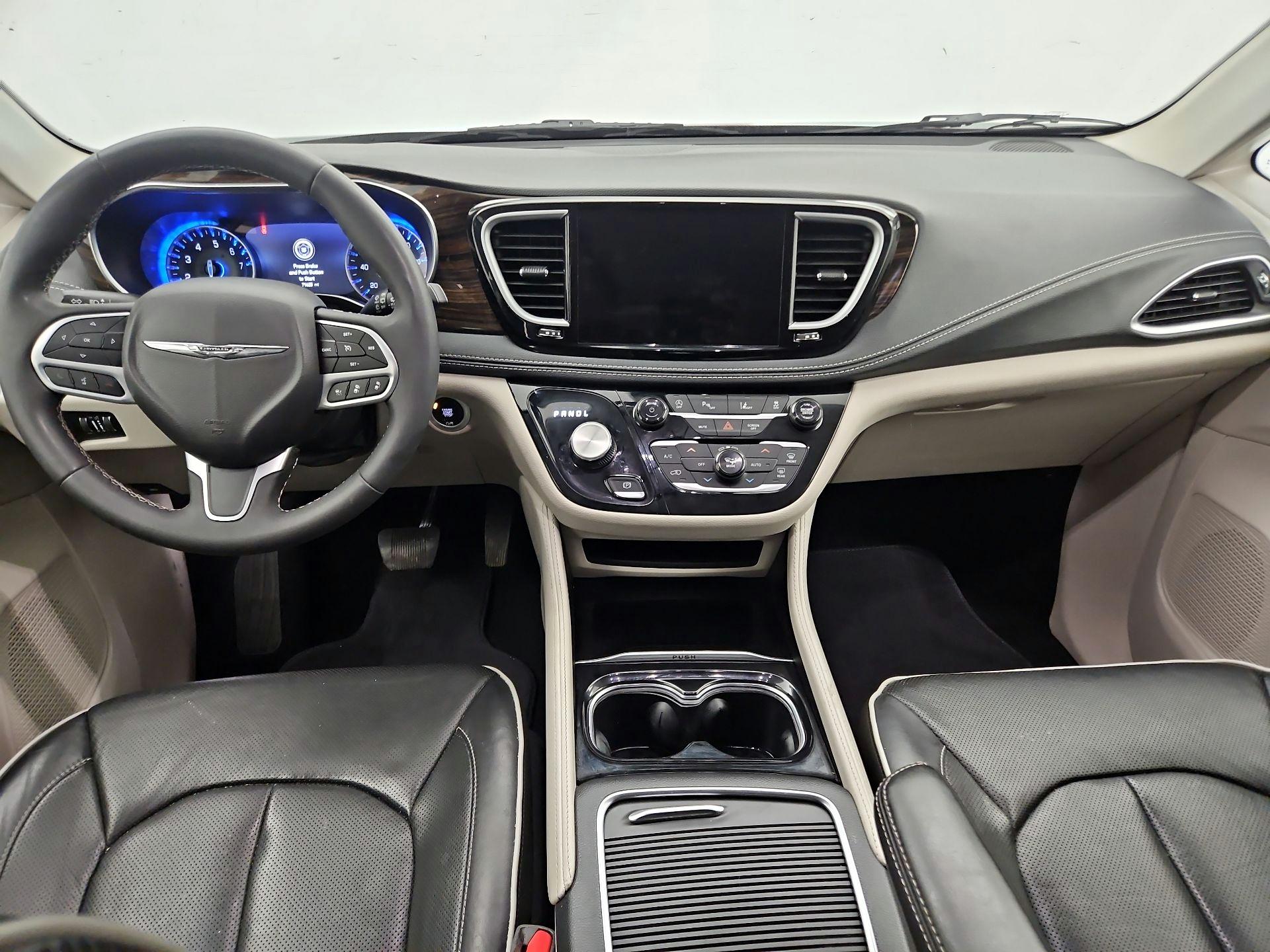 Thumbnail: 2023 Chrysler Pacifica - 9