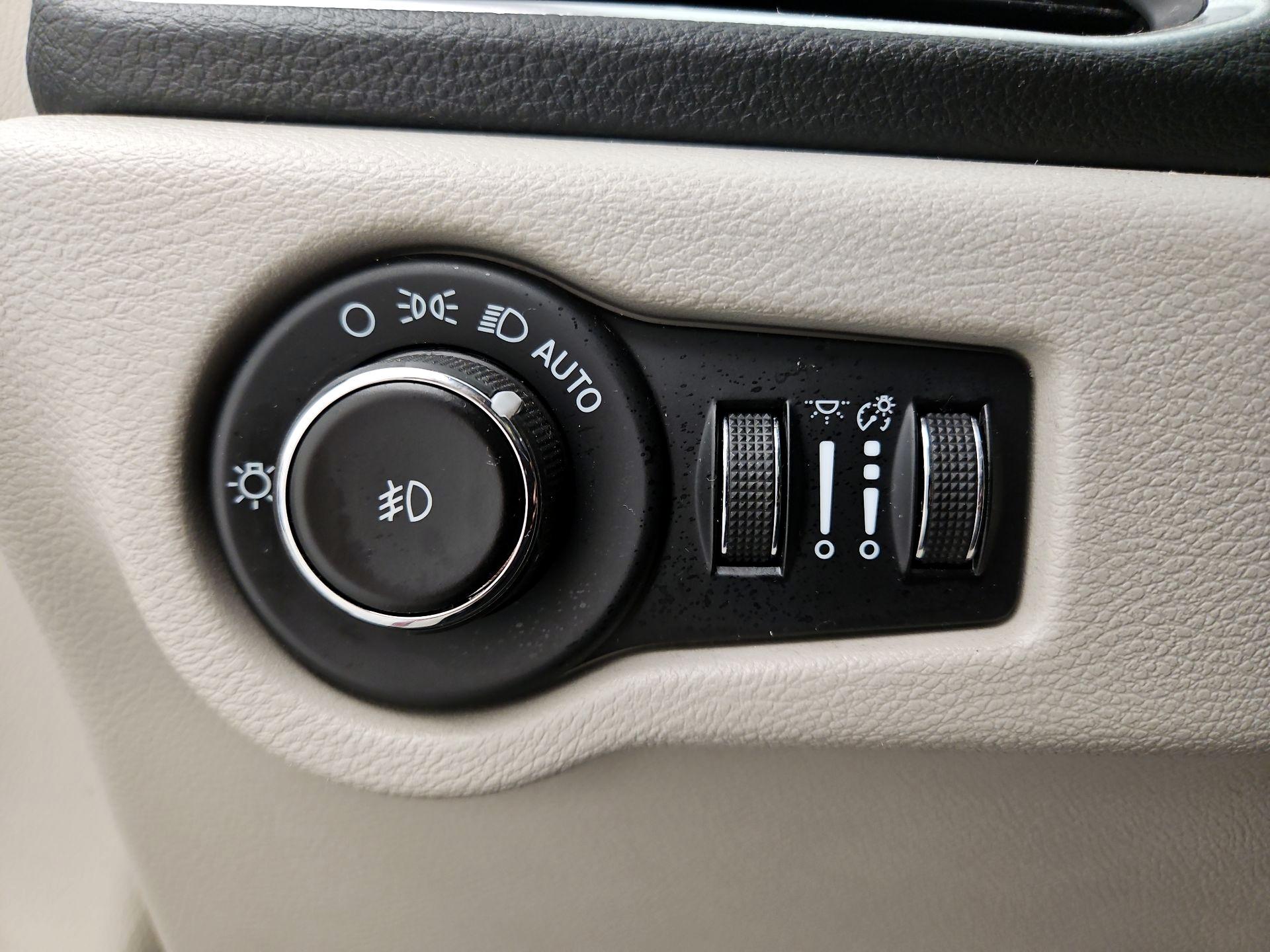 Thumbnail: 2023 Chrysler Pacifica - 13