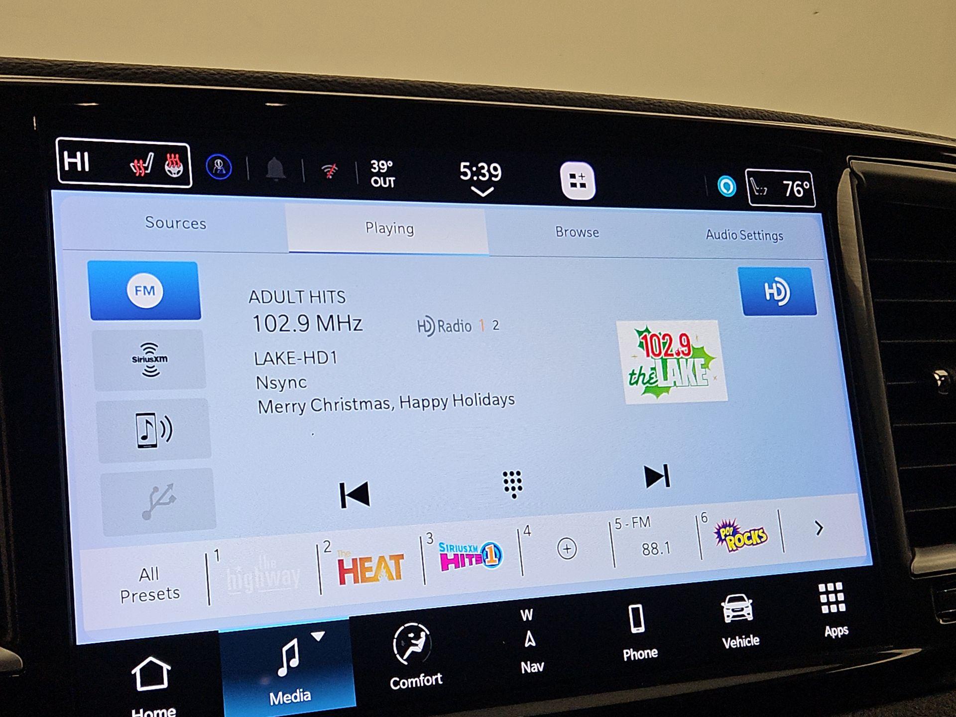 Thumbnail: 2023 Chrysler Pacifica - 16