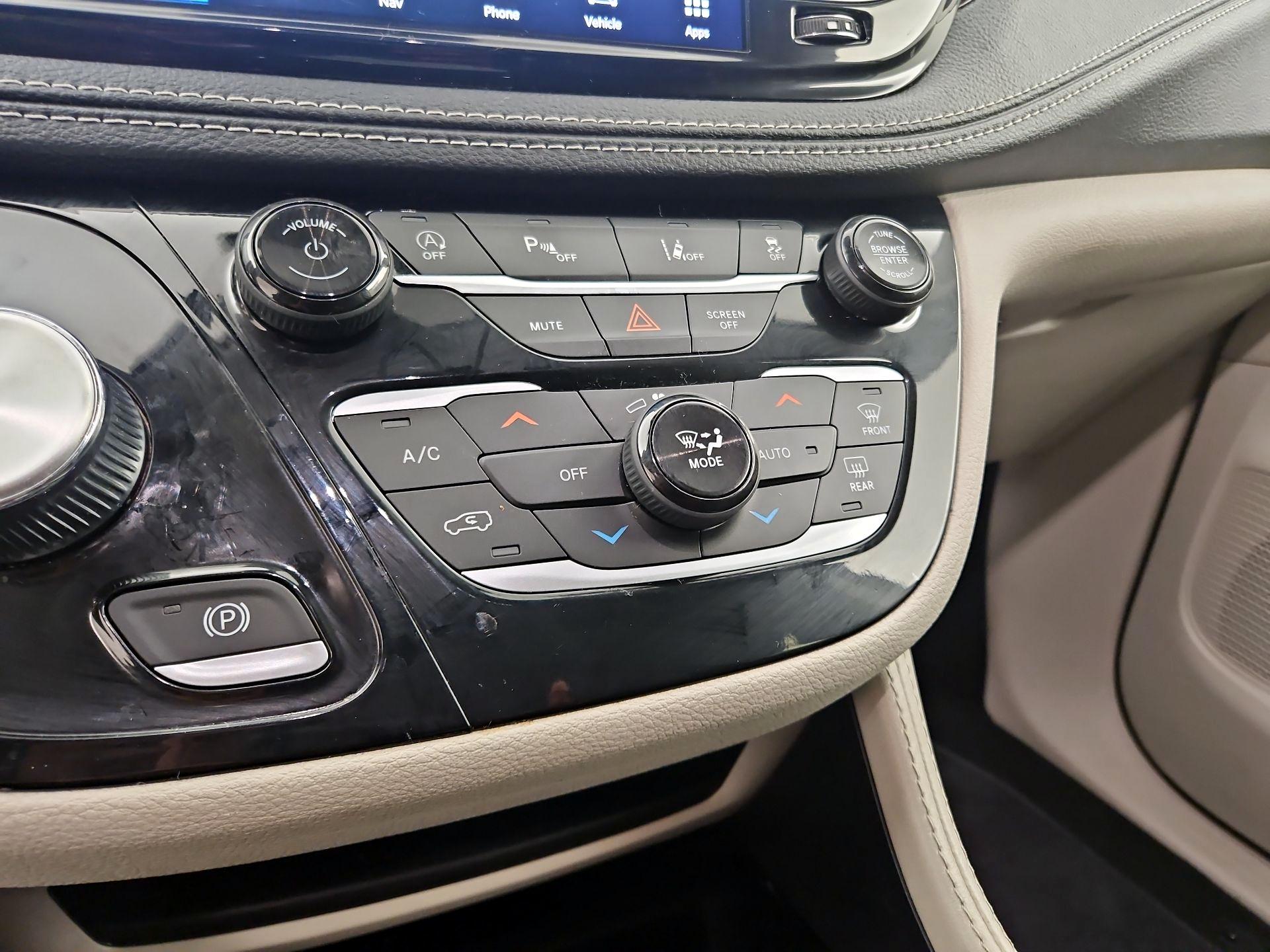 Thumbnail: 2023 Chrysler Pacifica - 17