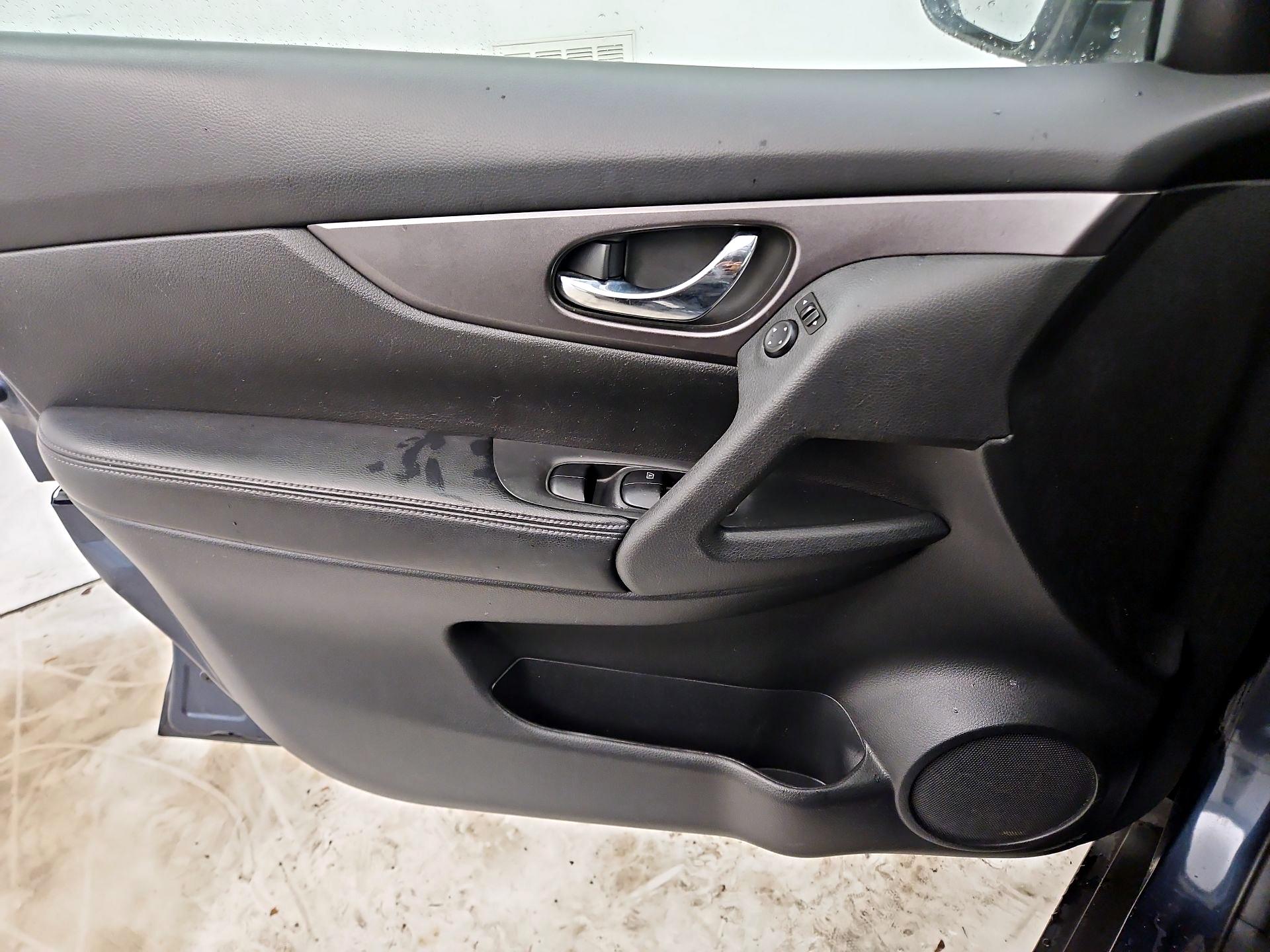 Thumbnail: 2016 Nissan Rogue - 12