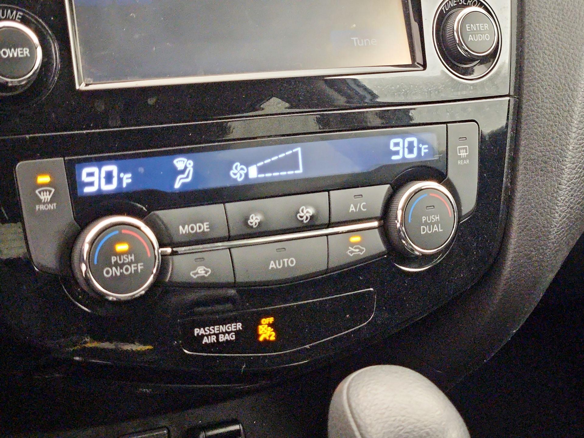 Thumbnail: 2016 Nissan Rogue - 16