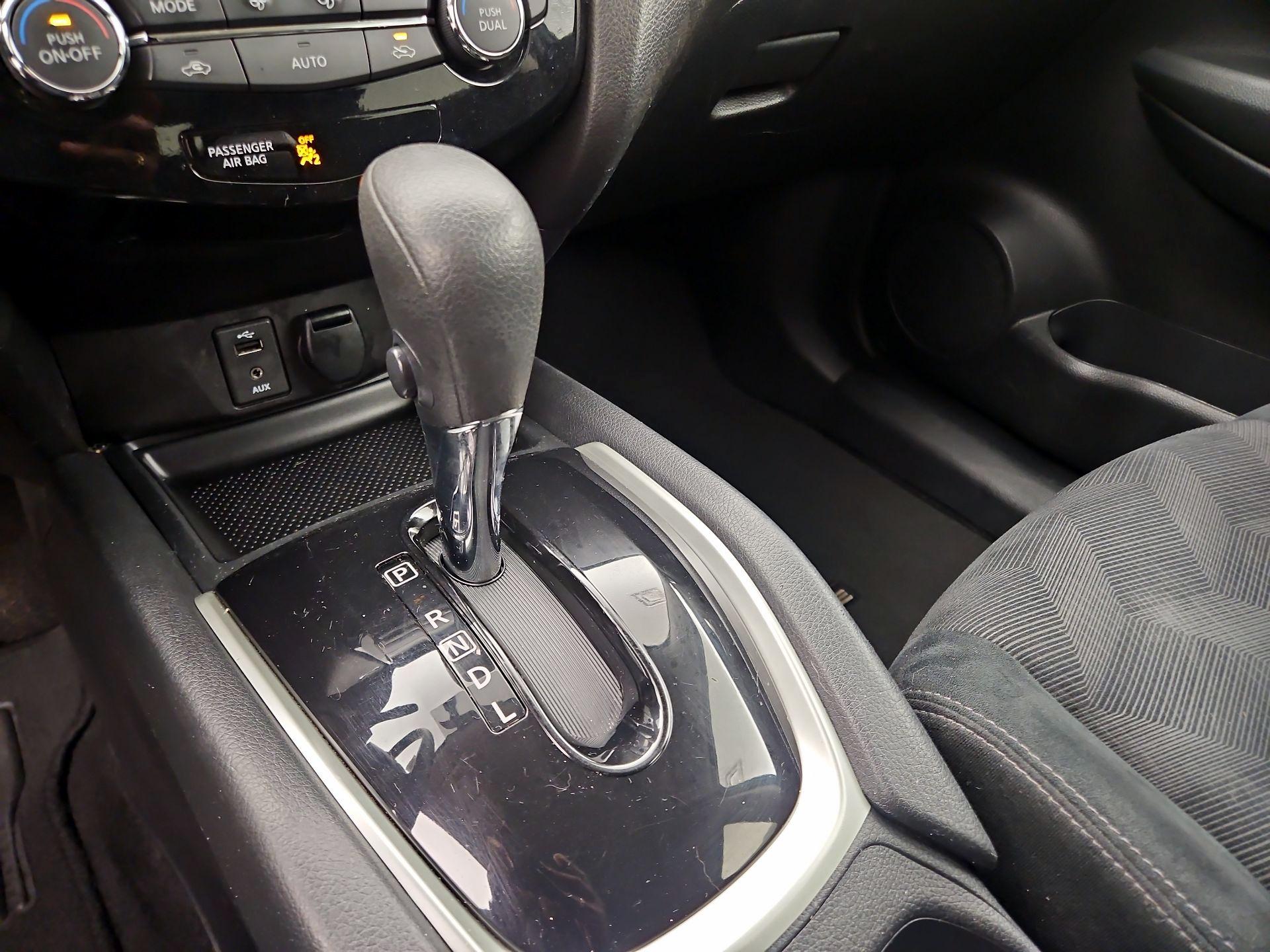 Thumbnail: 2016 Nissan Rogue - 17