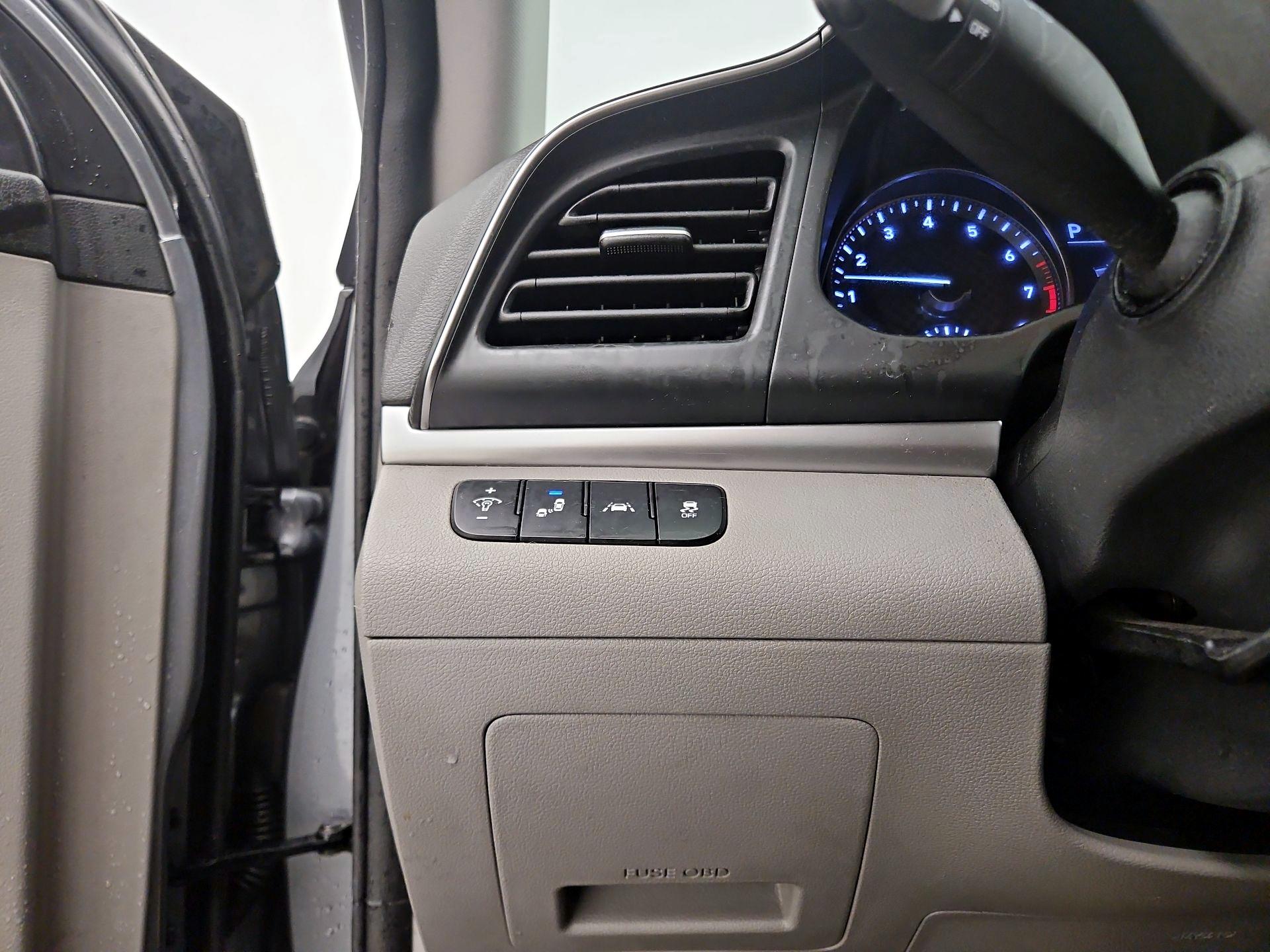 Thumbnail: 2019 Hyundai Elantra - 13