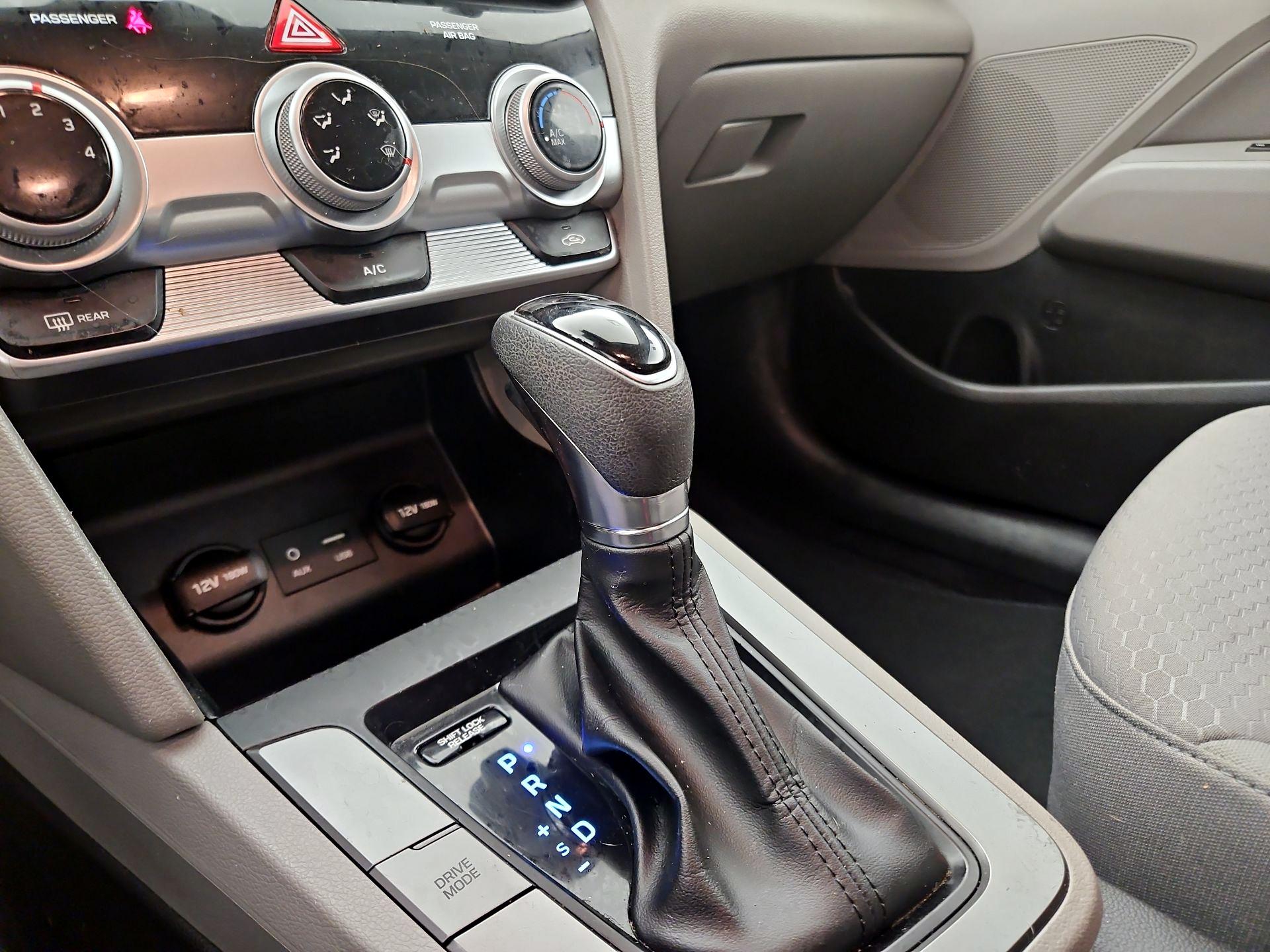 Thumbnail: 2019 Hyundai Elantra - 17