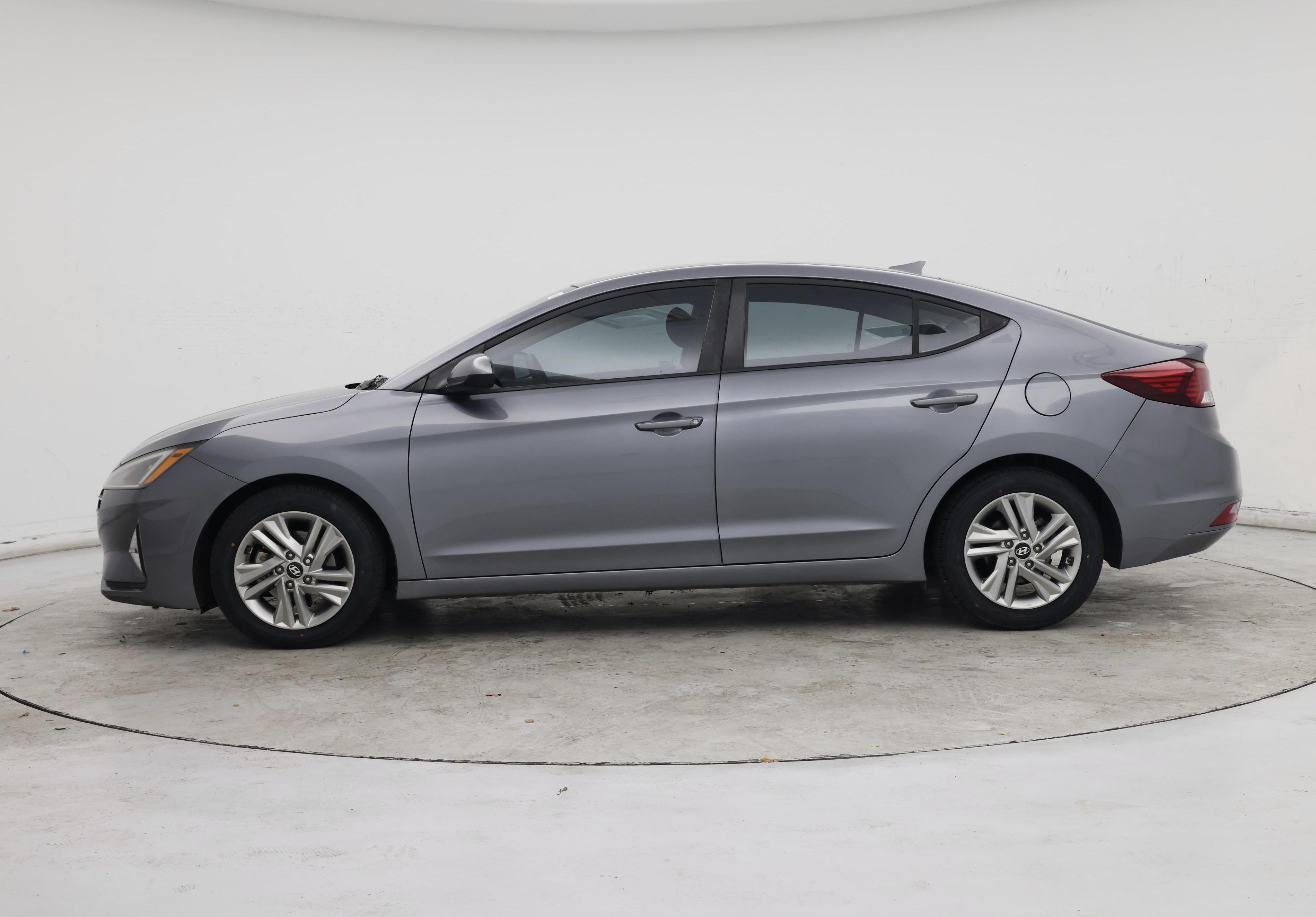 Thumbnail: 2019 Hyundai Elantra - 3
