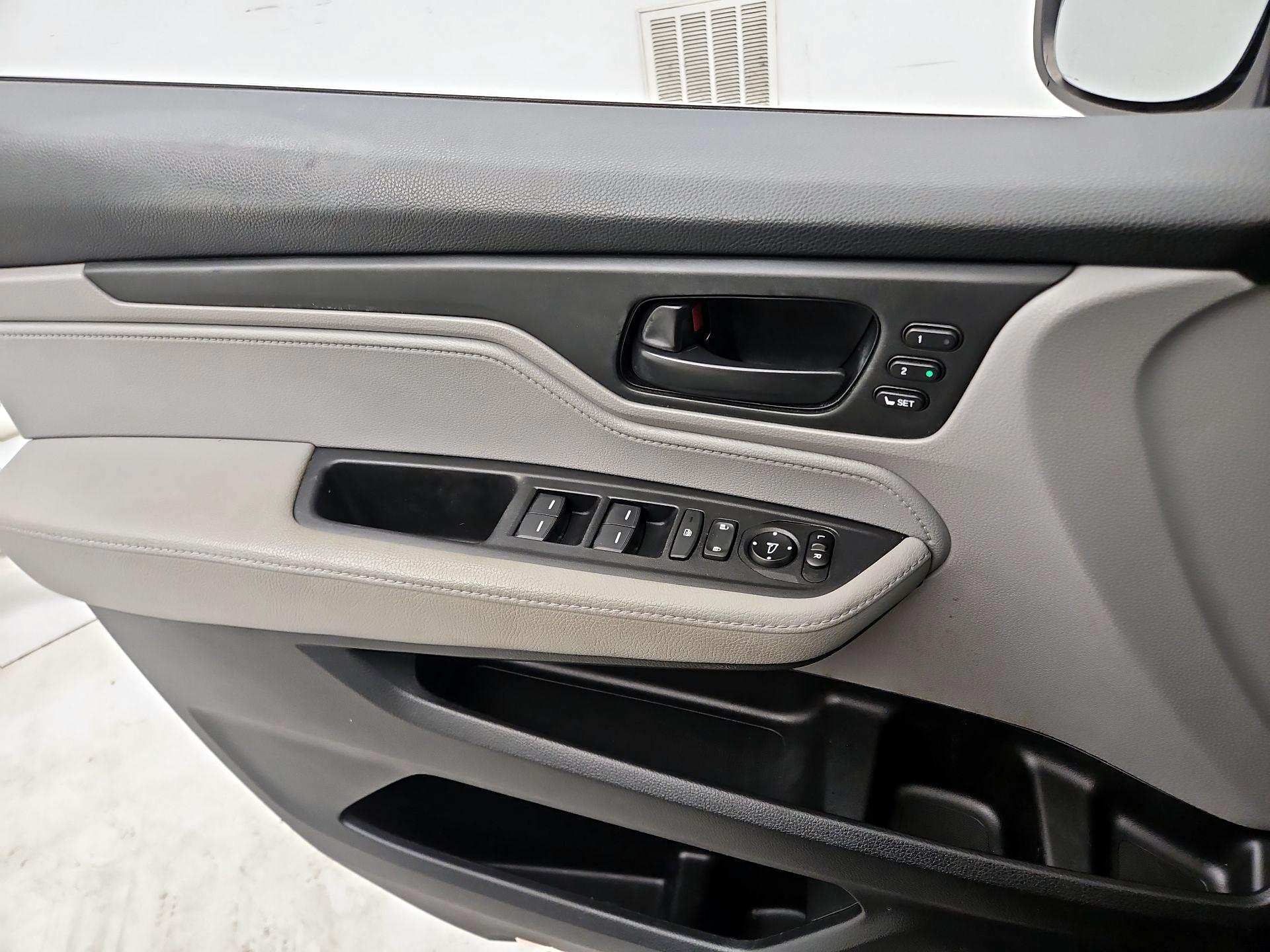 Thumbnail: 2018 Honda Odyssey - 12