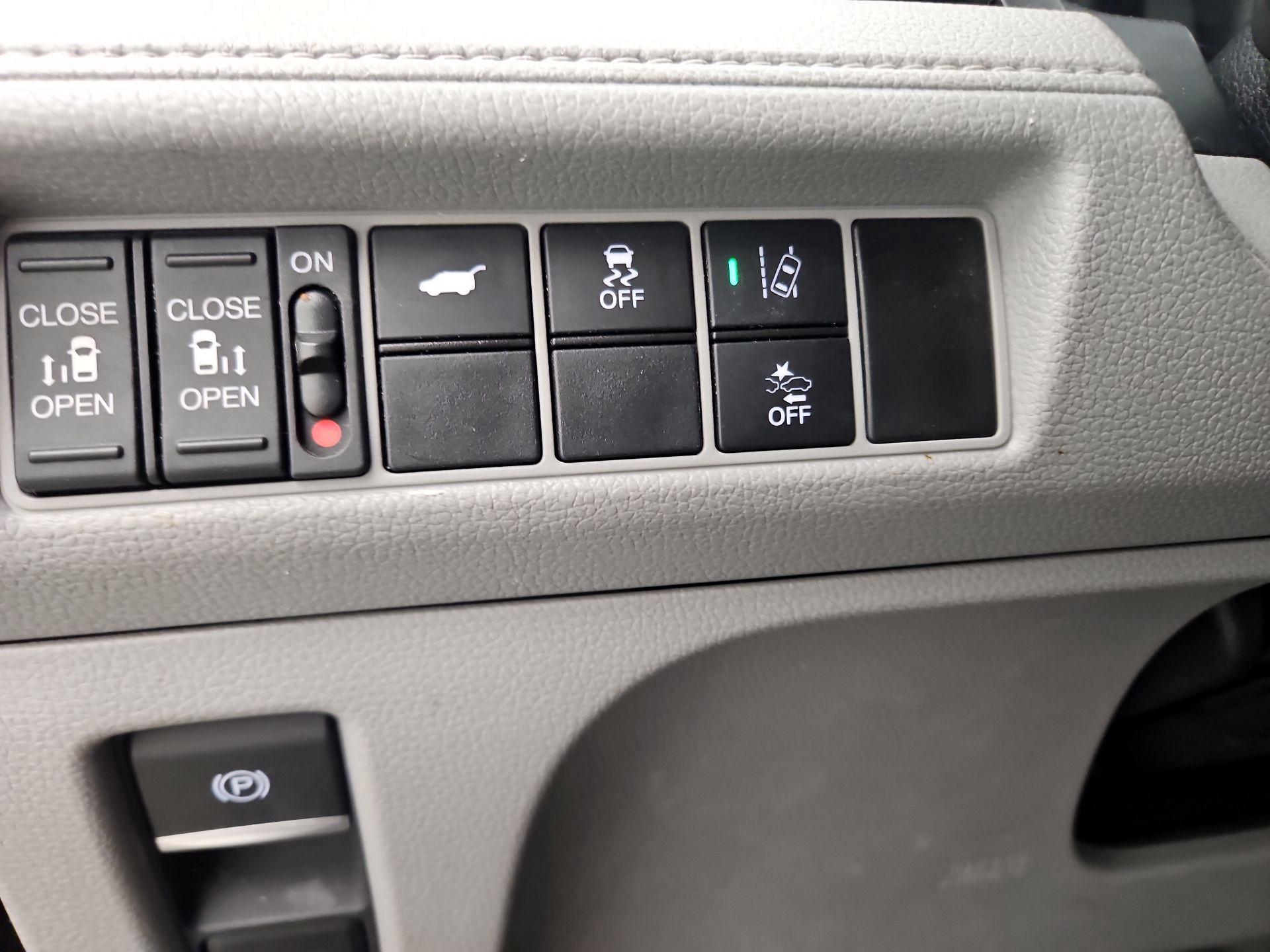 Thumbnail: 2018 Honda Odyssey - 13