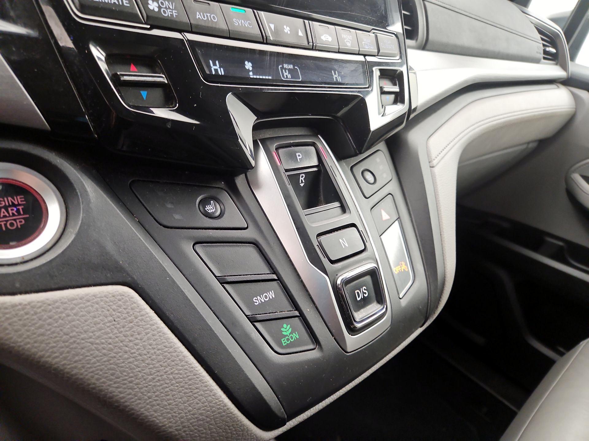 Thumbnail: 2018 Honda Odyssey - 17