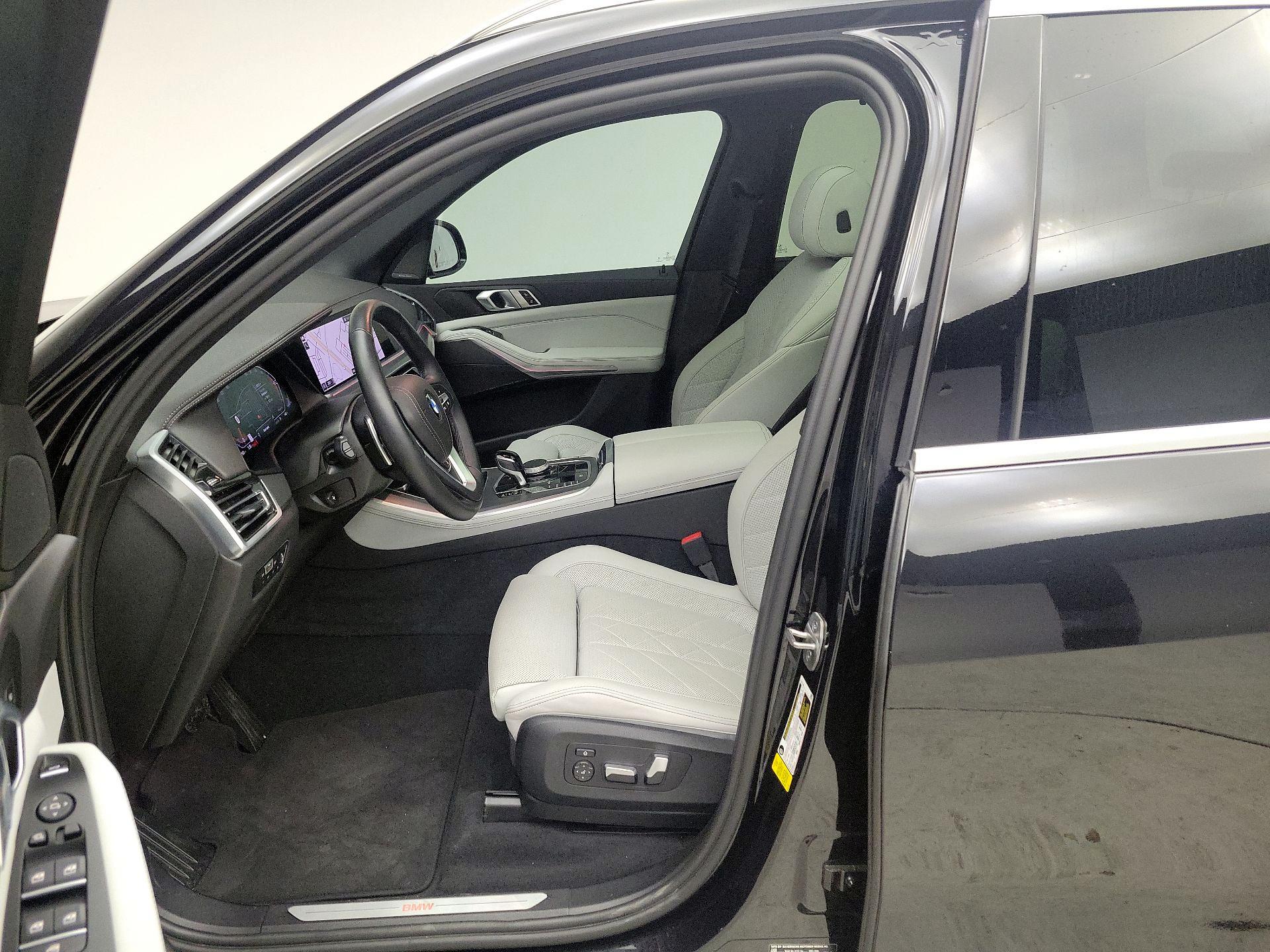 Thumbnail: 2023 BMW X5 - 11