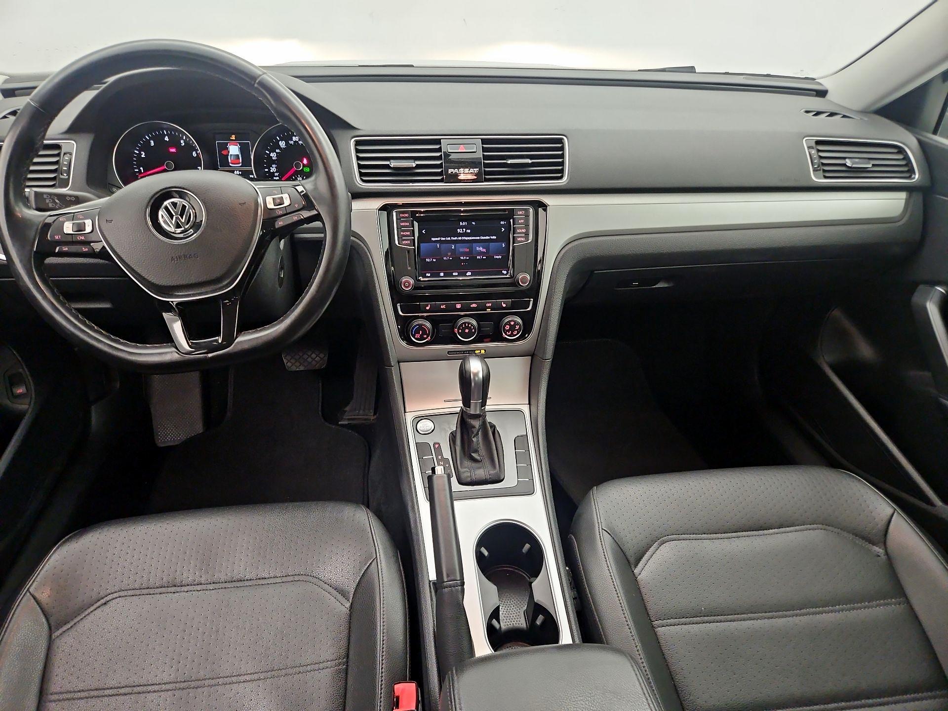 Thumbnail: 2019 Volkswagen Passat - 9