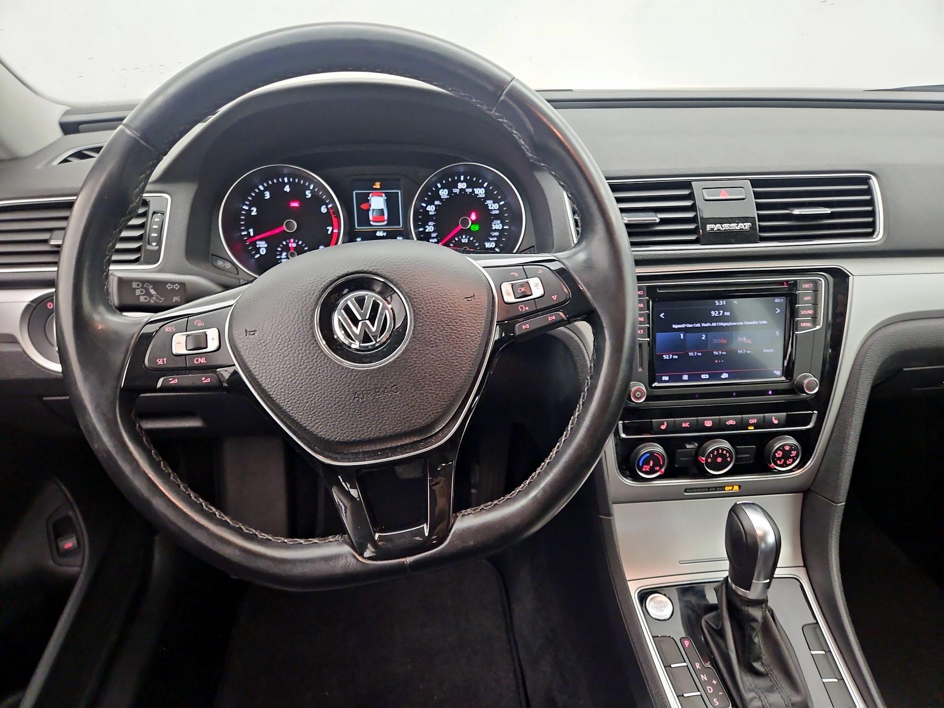 Thumbnail: 2019 Volkswagen Passat - 10